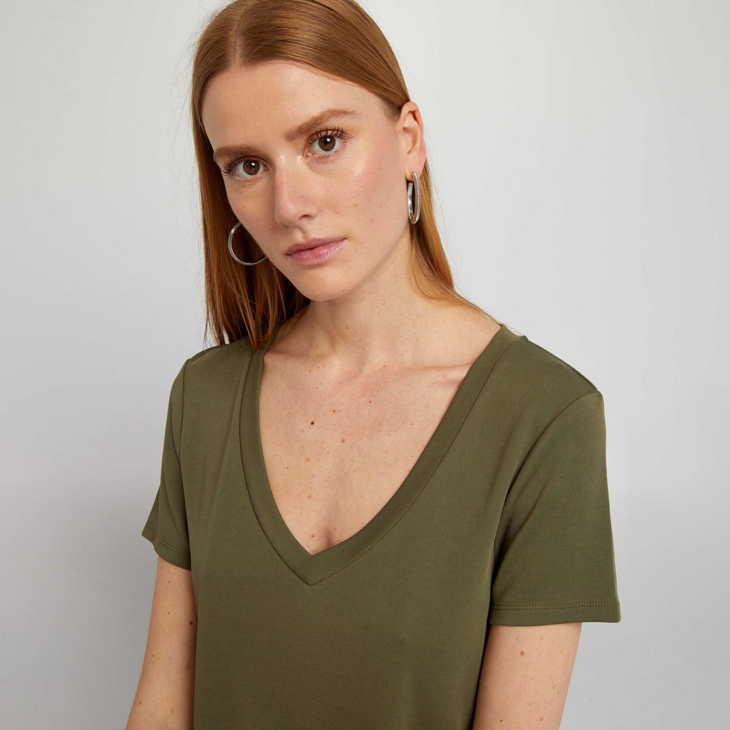 T-shirt stretch col V Kaki