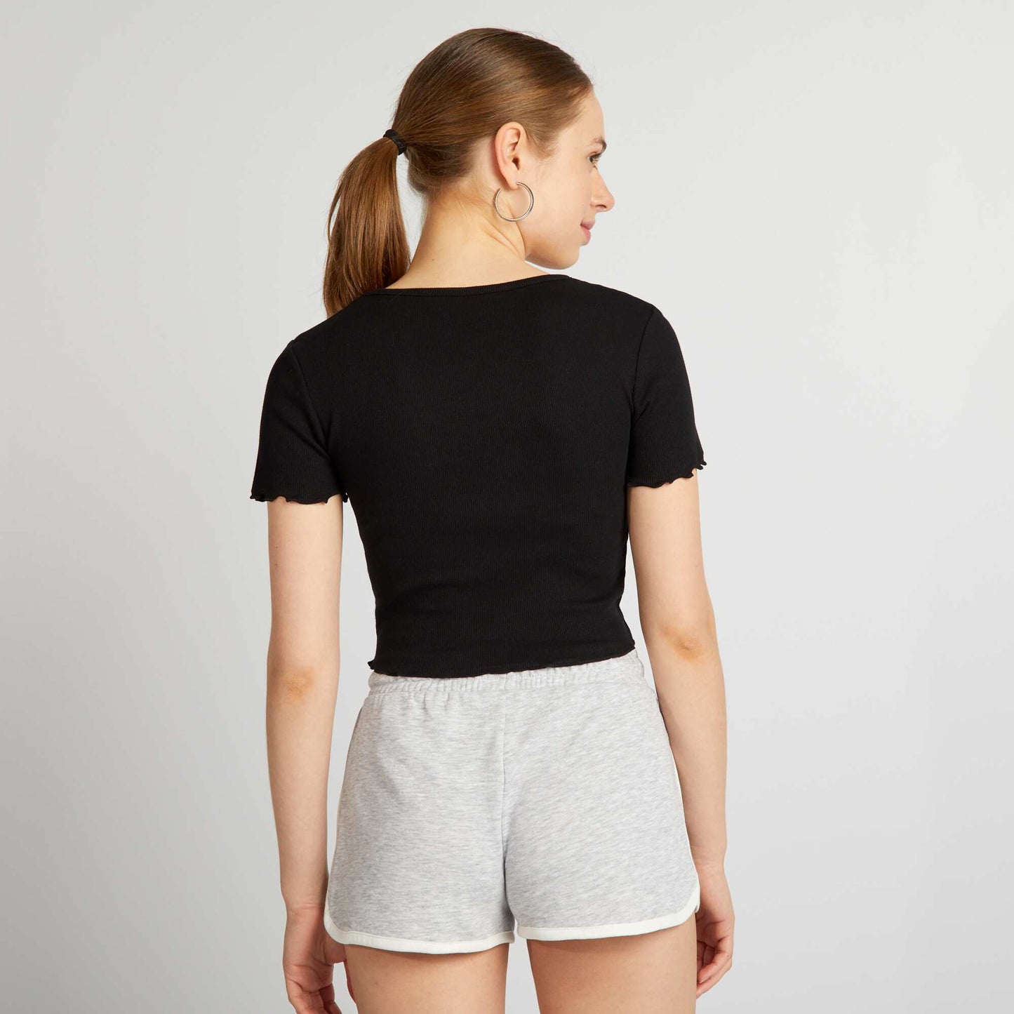 Crop-top bords ondul s noir