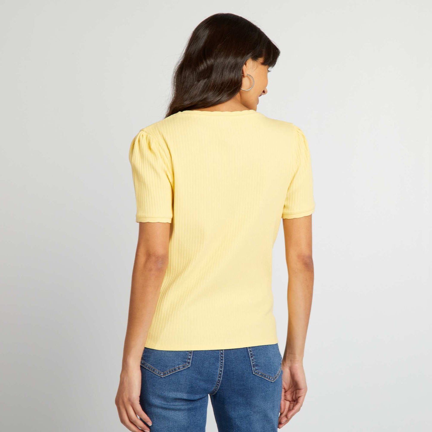 T-shirt c tel col plongeant Jaune p le