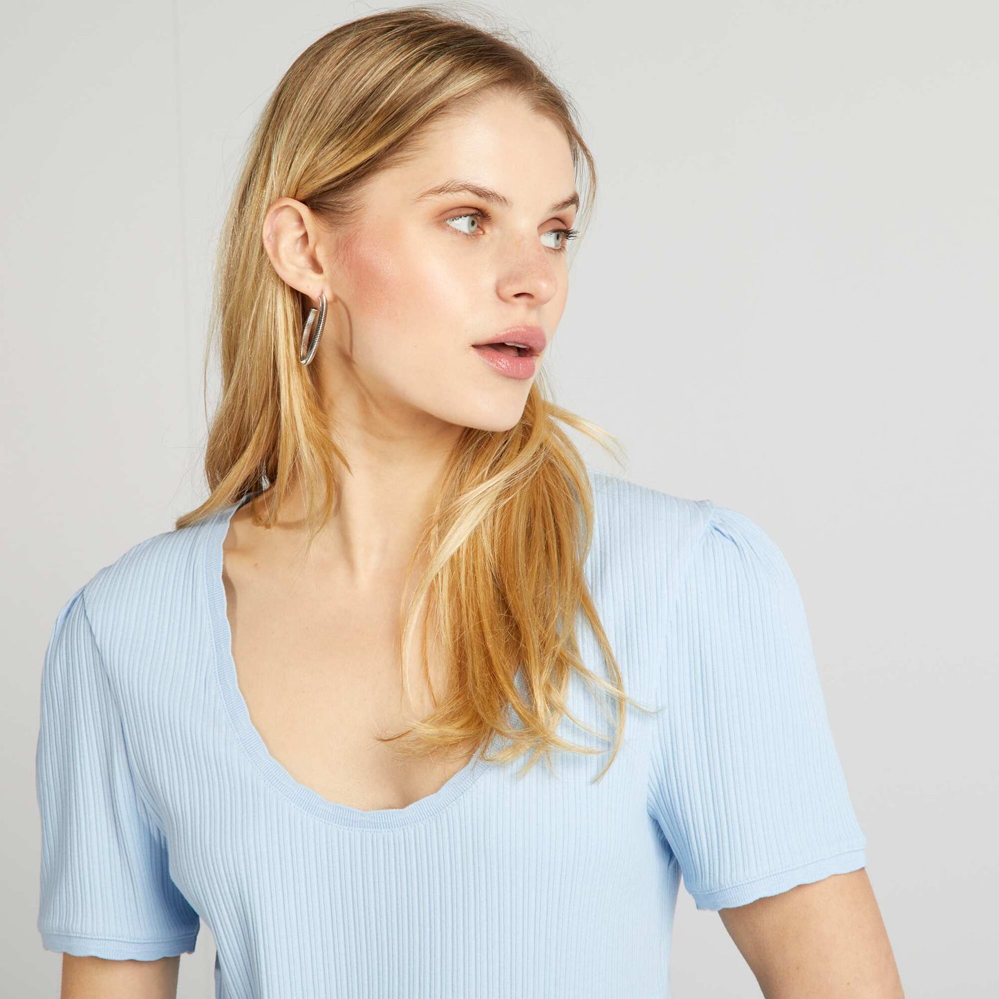 T-shirt c tel col plongeant Bleu clair