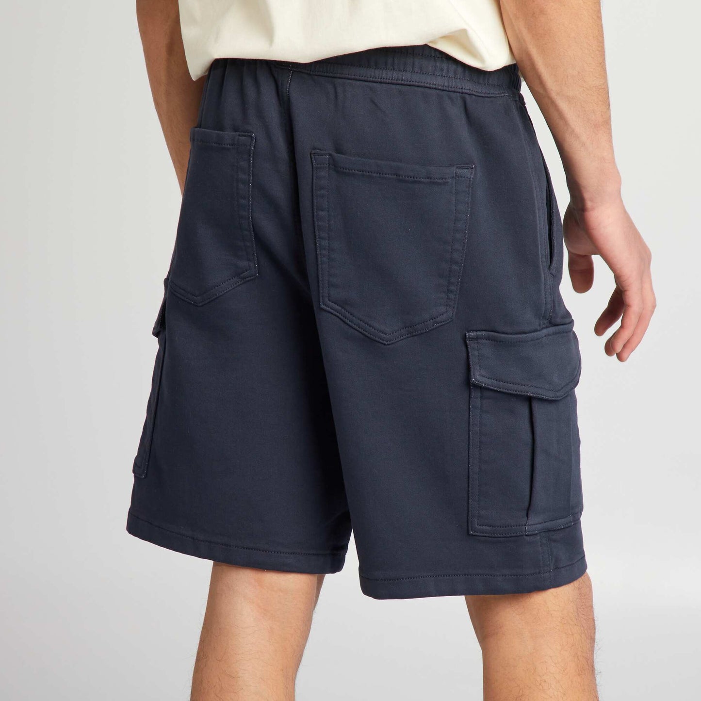 Short avec poches sur les c t s Bleu marine