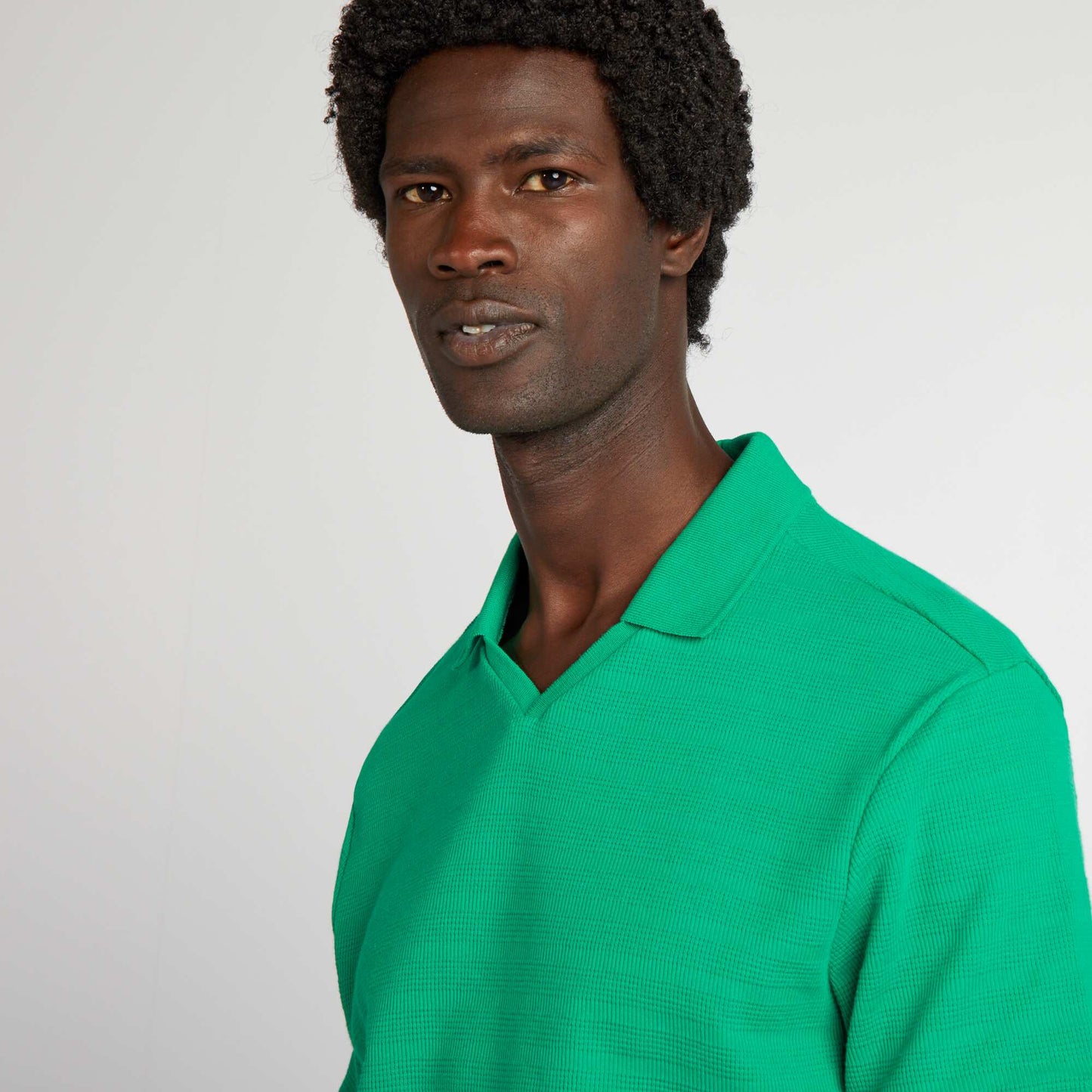 Polo en maille textur e col V Vert