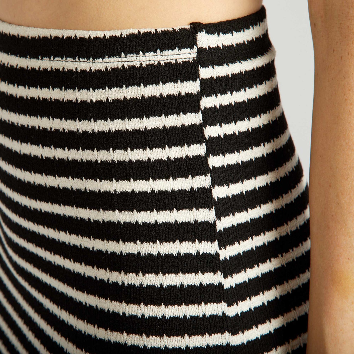Jupe midi en maille Noir ray