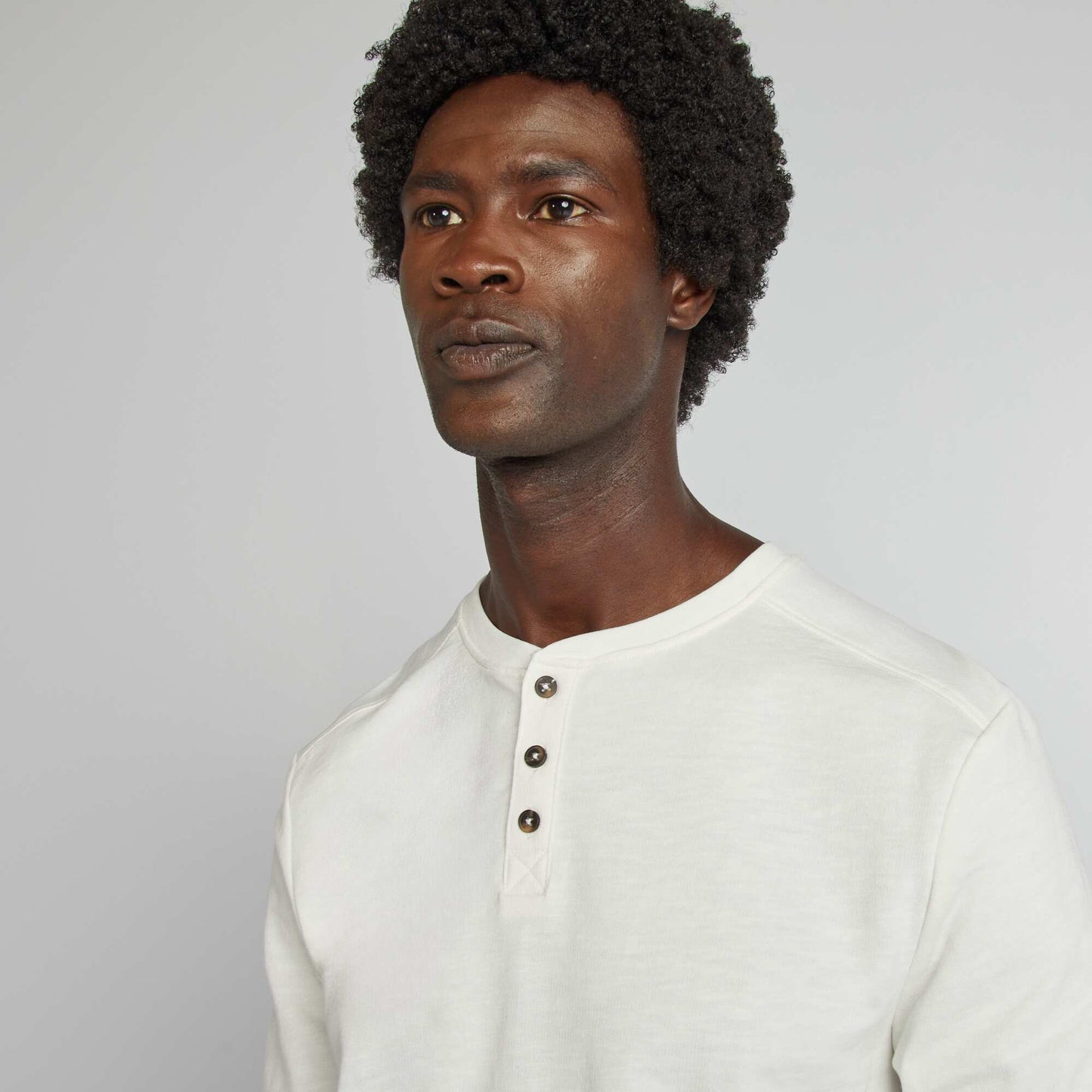 T-shirt col tunisien blanc