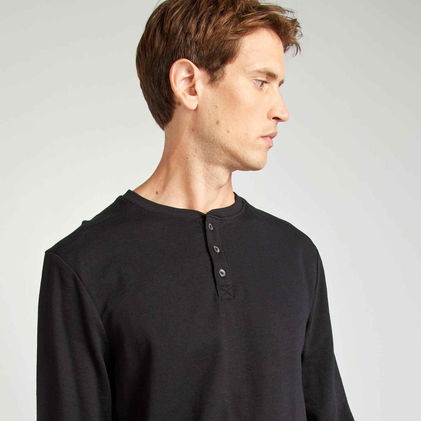 T-shirt col tunisien noir