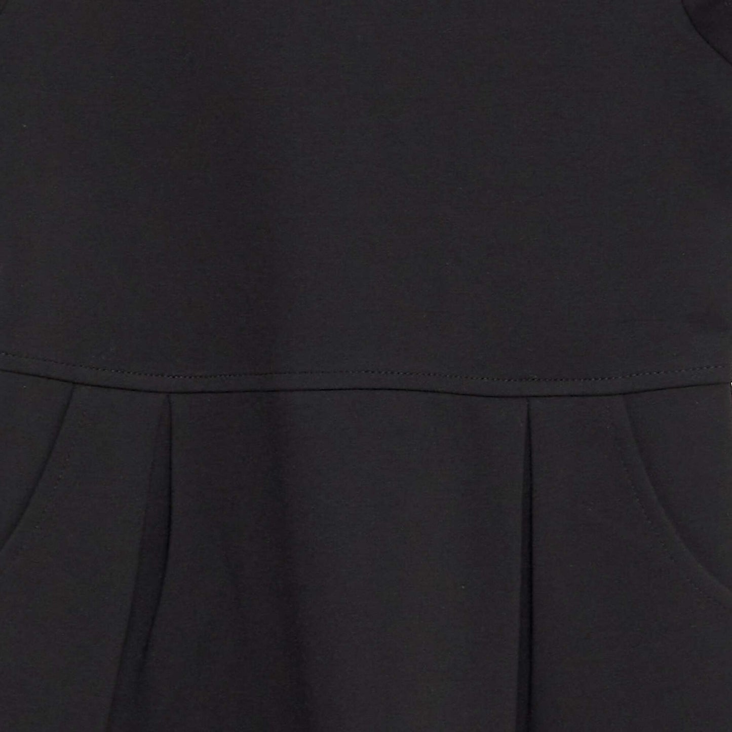 Robe vas e en jersey noir