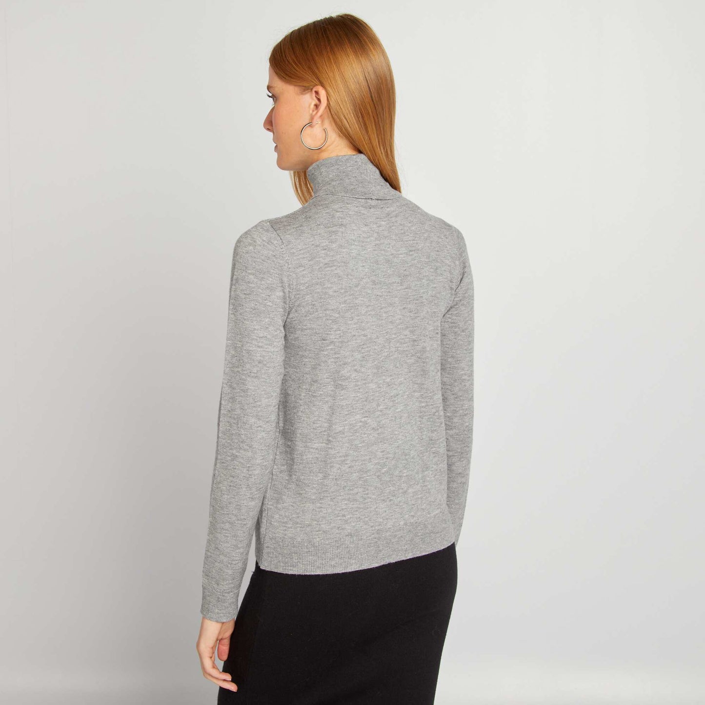 Pull en maille fine col roul Gris