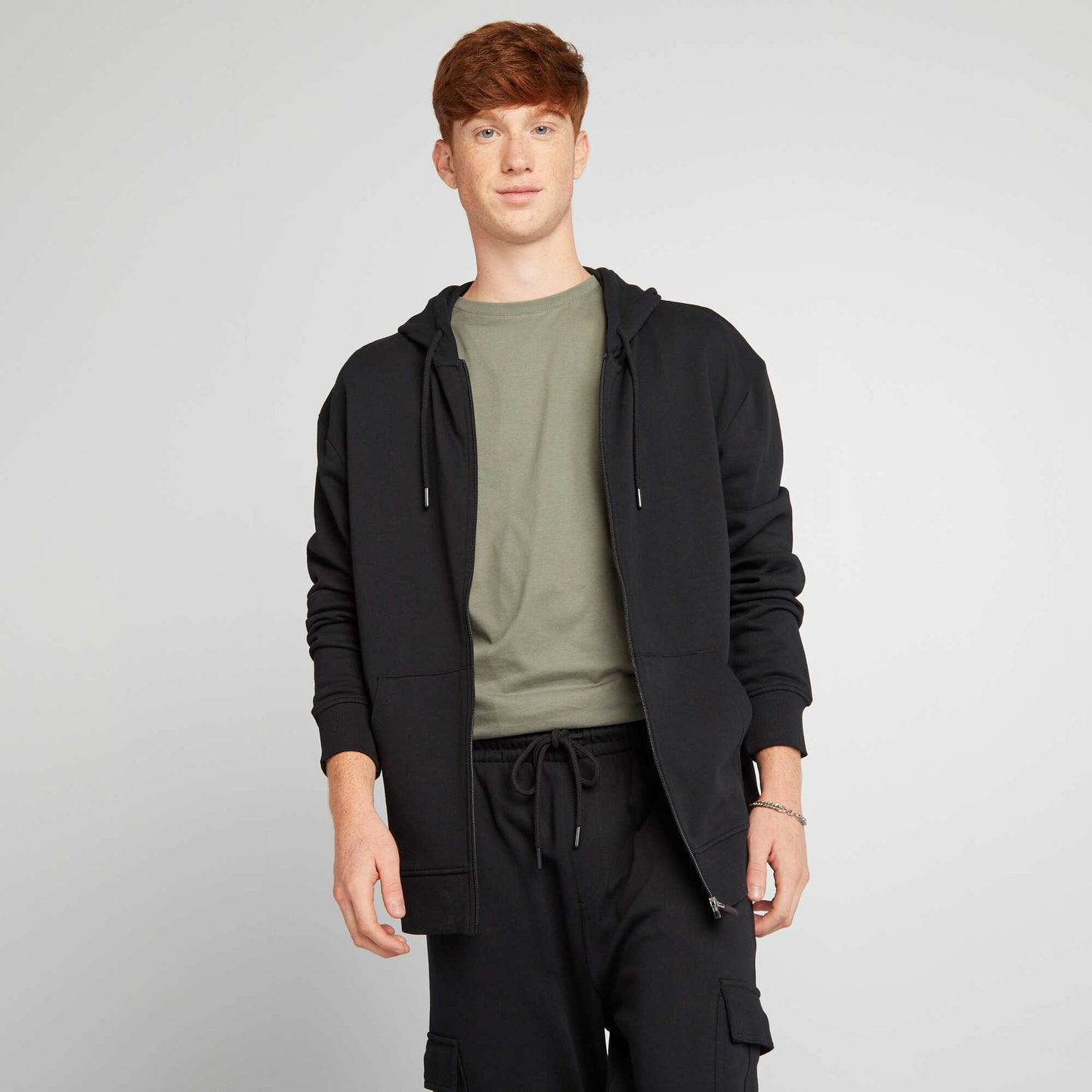 Sweat zipp capuche en molleton l ger noir