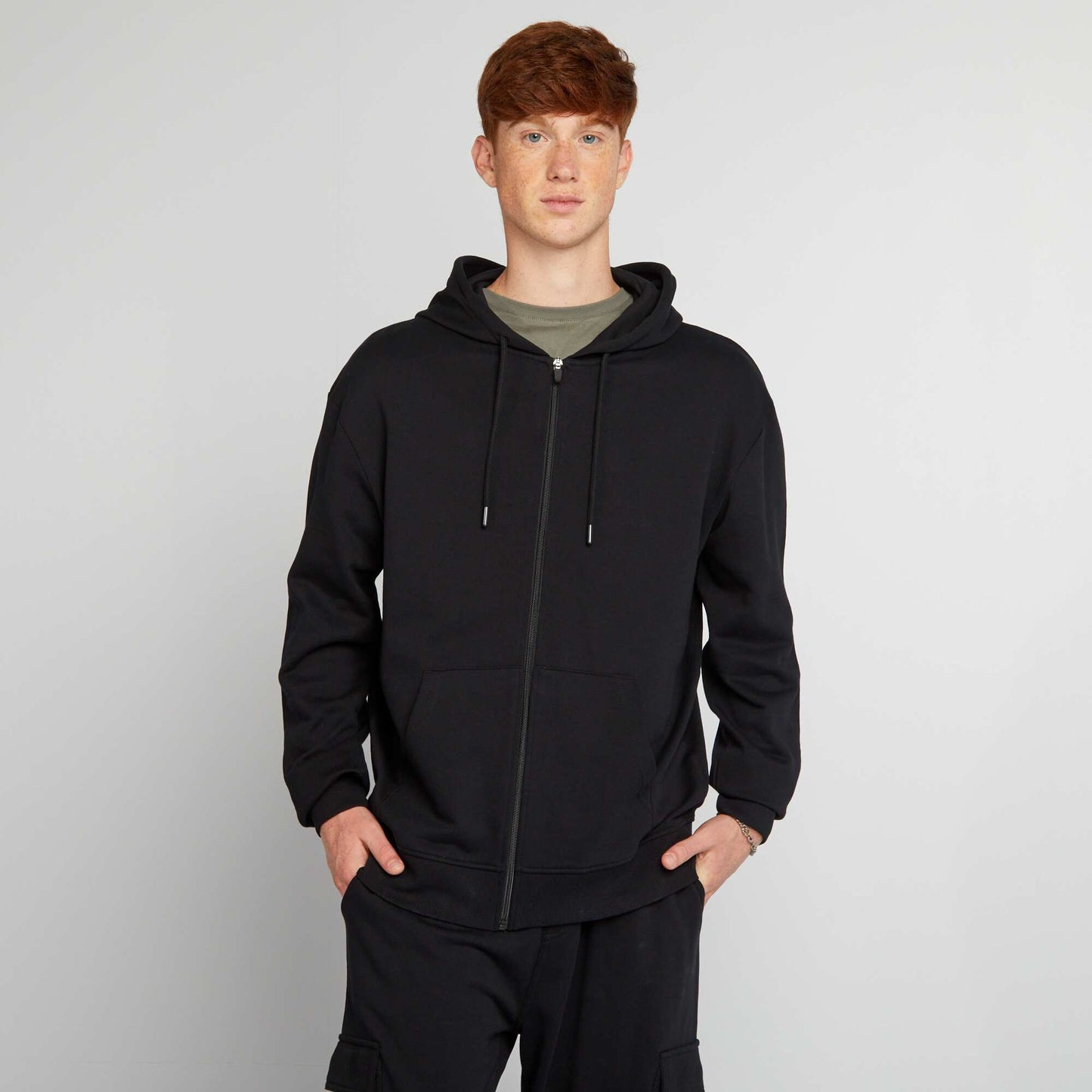 Sweat zipp capuche en molleton l ger noir
