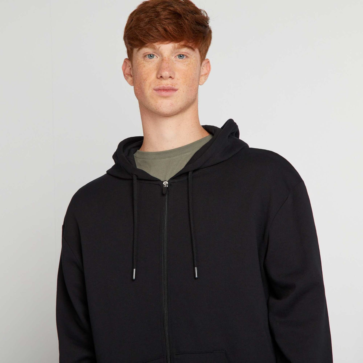 Sweat zipp capuche en molleton l ger noir