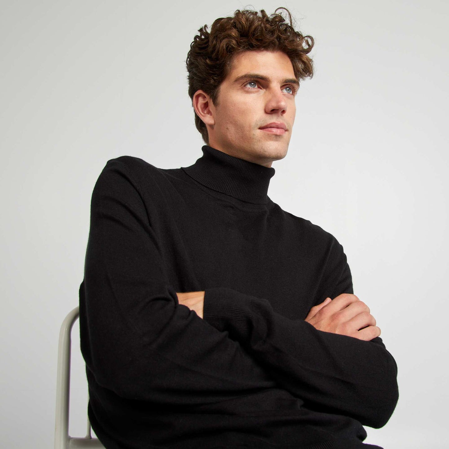 Pull col roul en maille fine noir