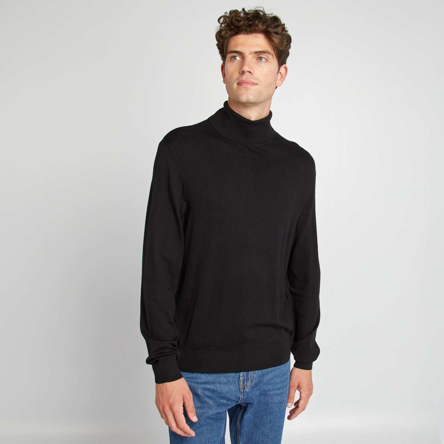 Pull col roul en maille fine noir