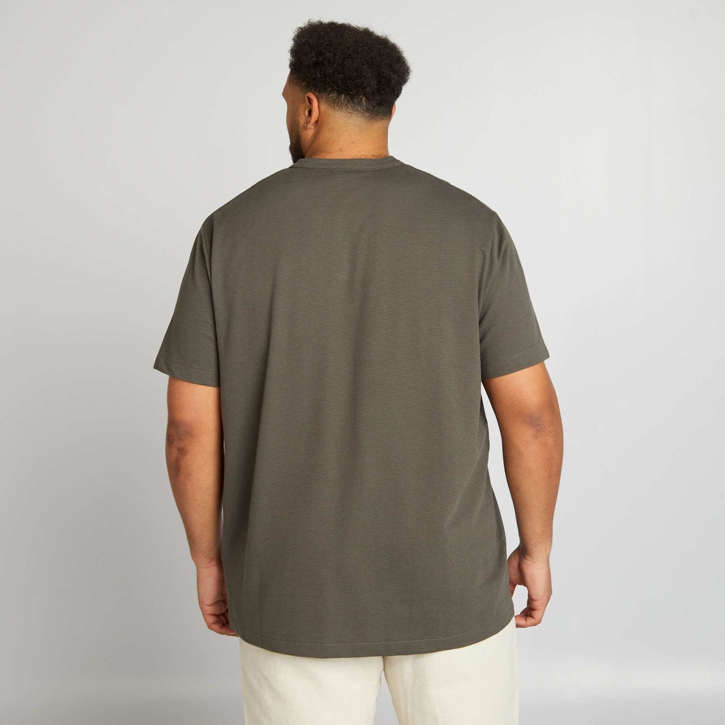 T-shirt col mao et ouverture V Kaki