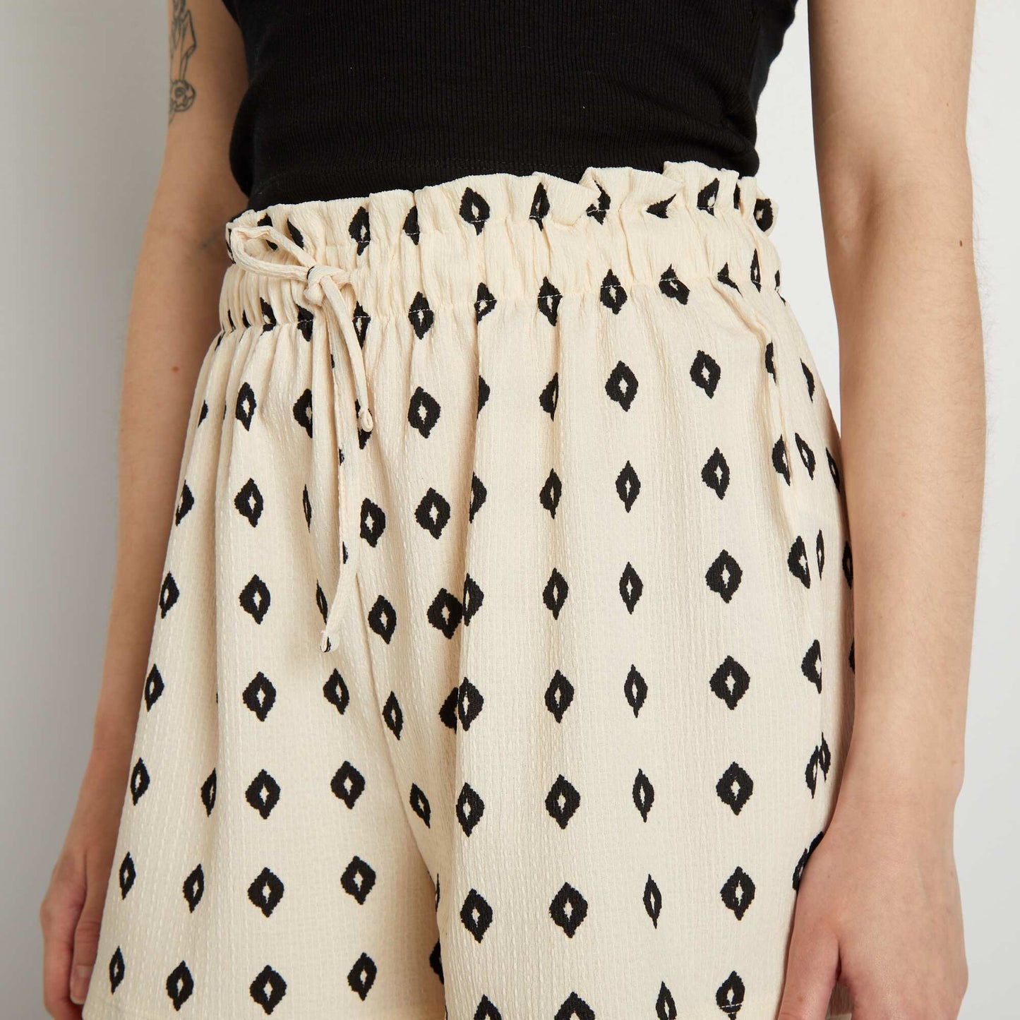 Short stretch taille lastiqu e Beige/noir