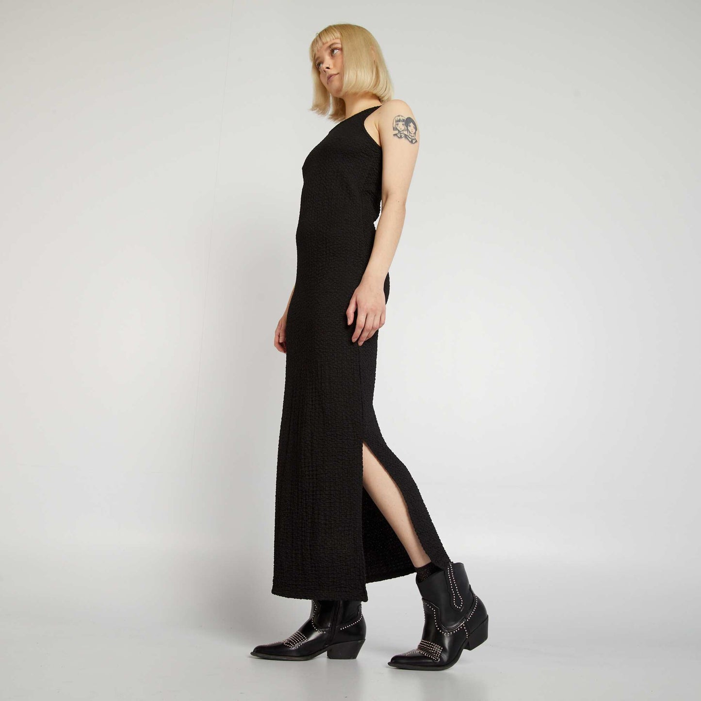 Robe longue col rond en maille pliss e noir