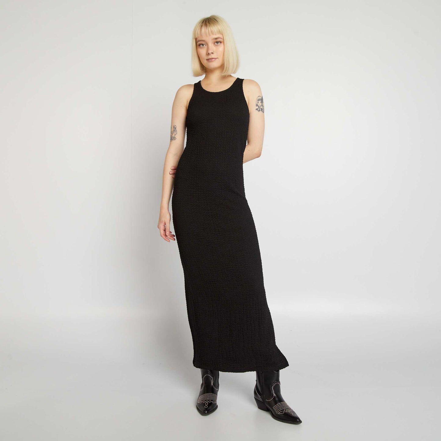 Robe longue col rond en maille pliss e noir