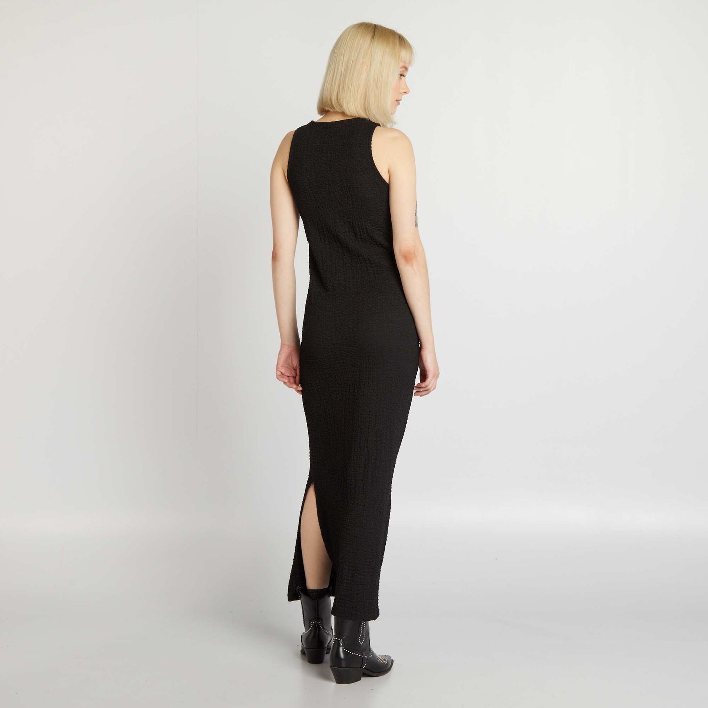 Robe longue col rond en maille pliss e noir