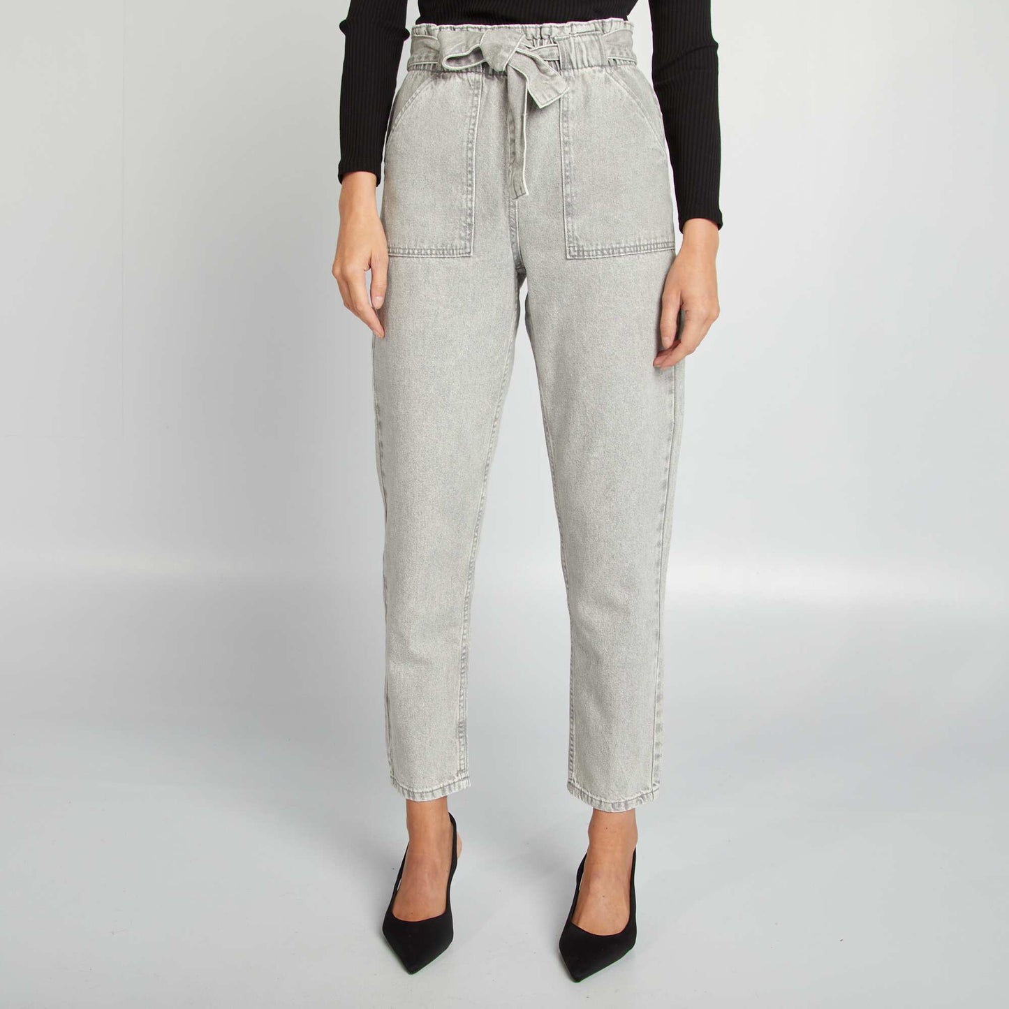 Pantalon denim mom avec ceinture nouer Gris clair