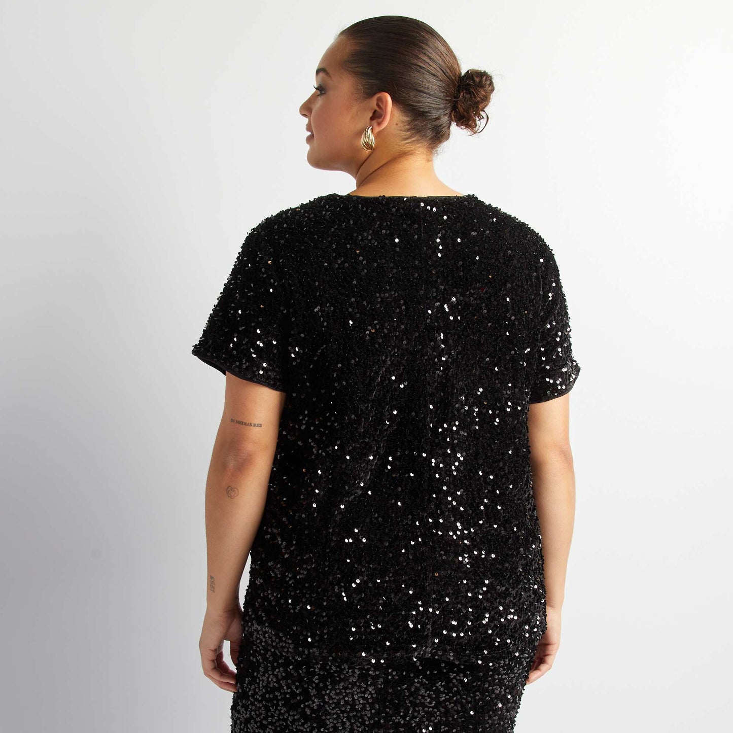 T-shirt manches courtes en sequins noir