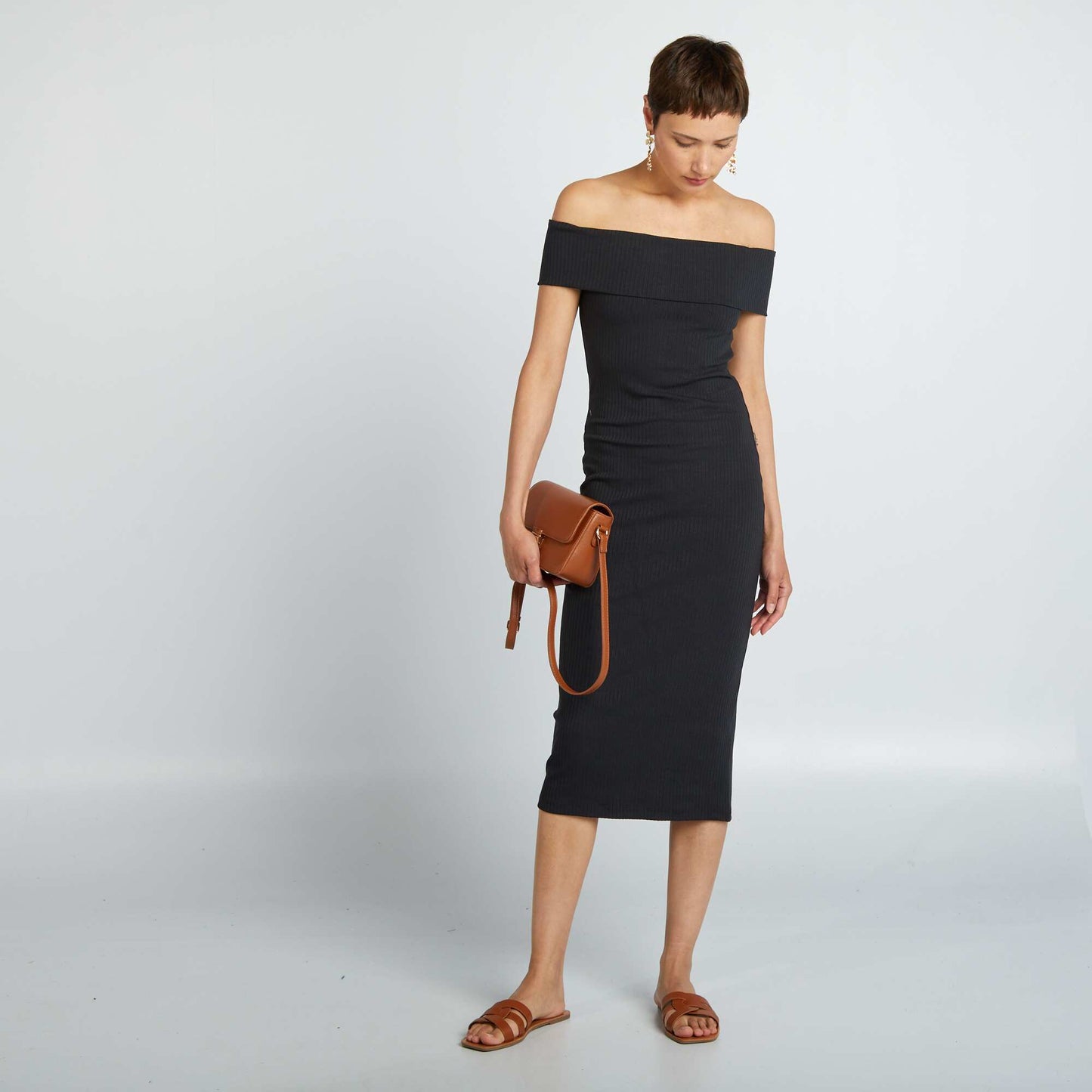 Robe moulante en maille c tel e et col bardot noir