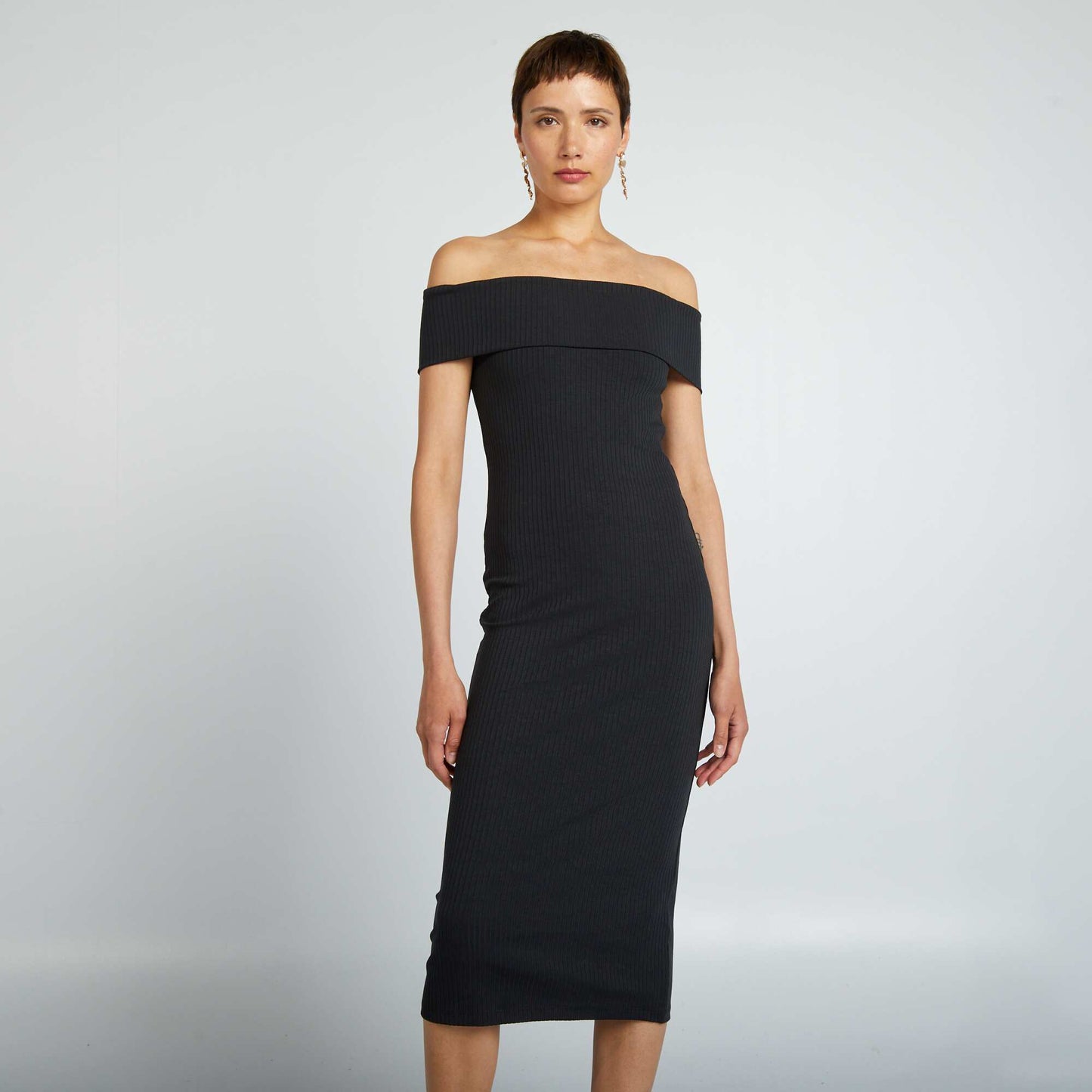 Robe moulante en maille c tel e et col bardot noir