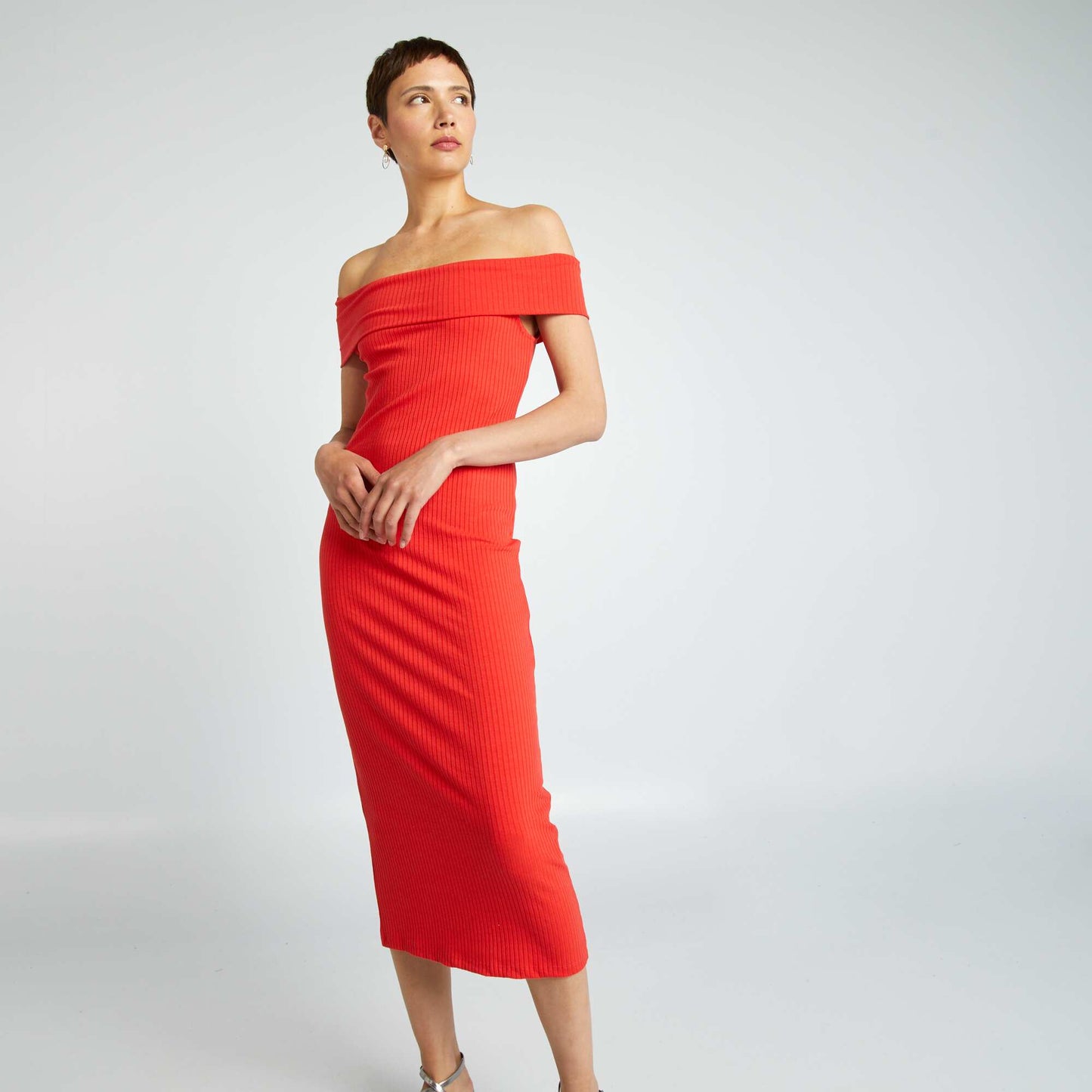 Robe moulante en maille c tel e et col bardot rouge