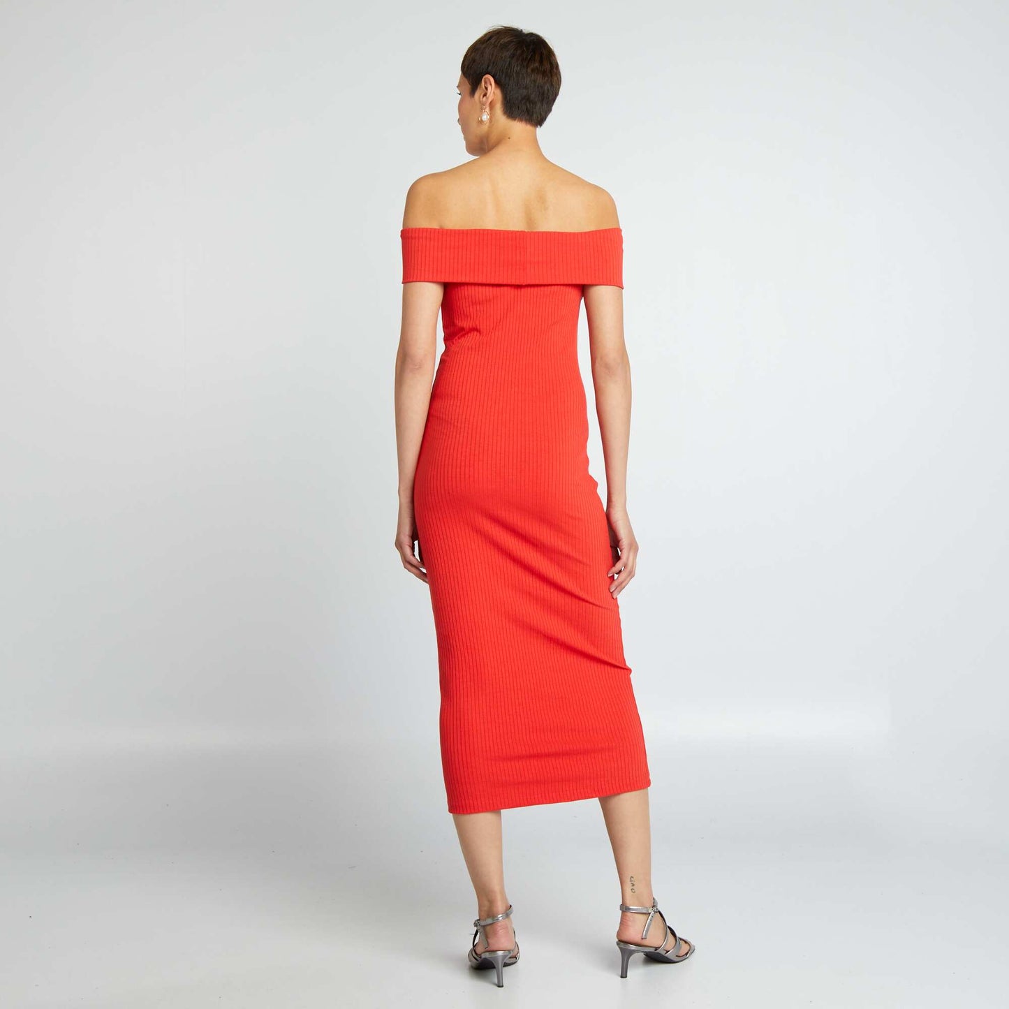 Robe moulante en maille c tel e et col bardot rouge