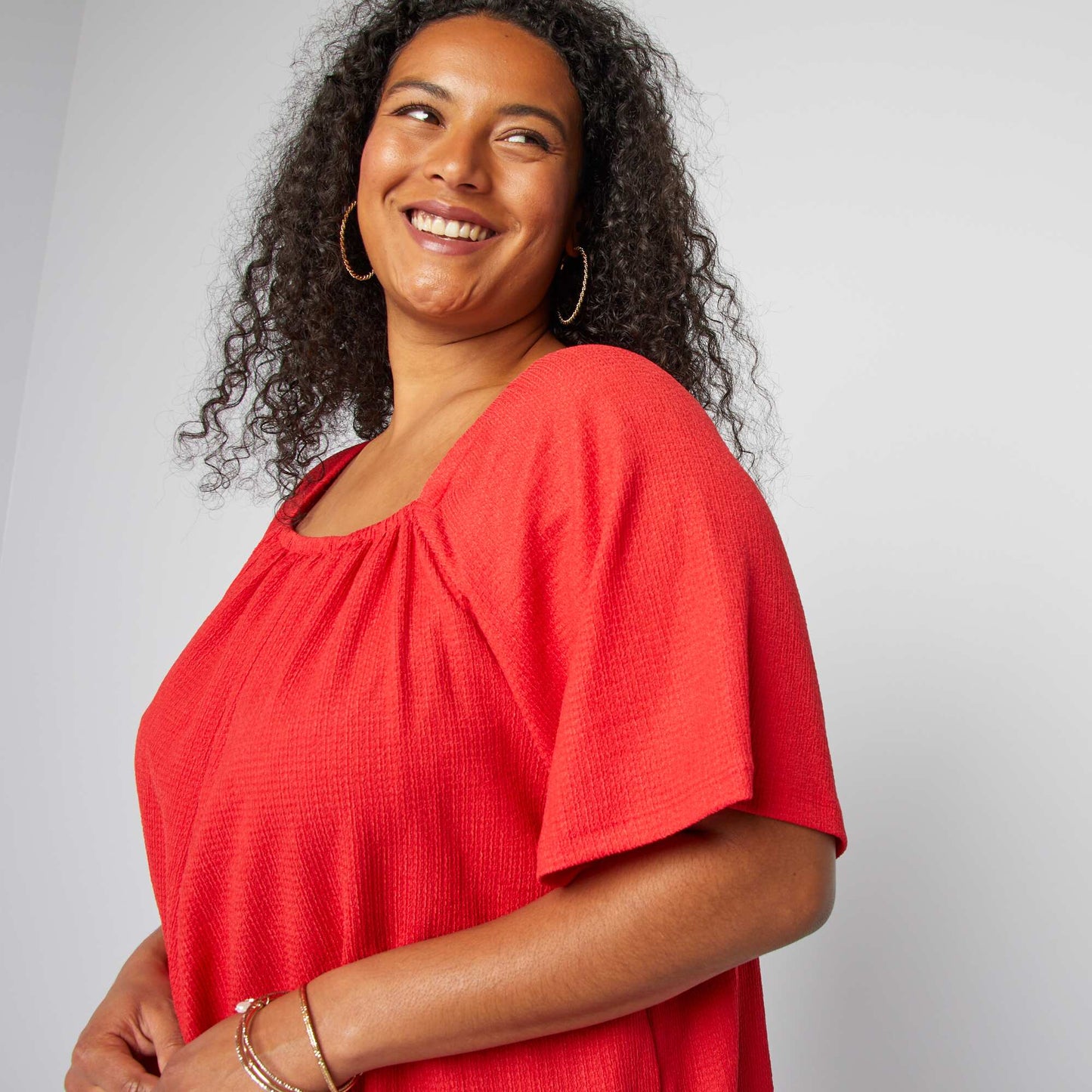 Blouse fluide avec col lastiqu e rouge