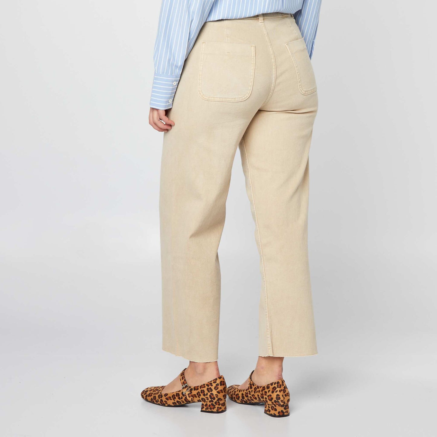 Jean large / wide leg ouverture par boutons fantaisies Beige