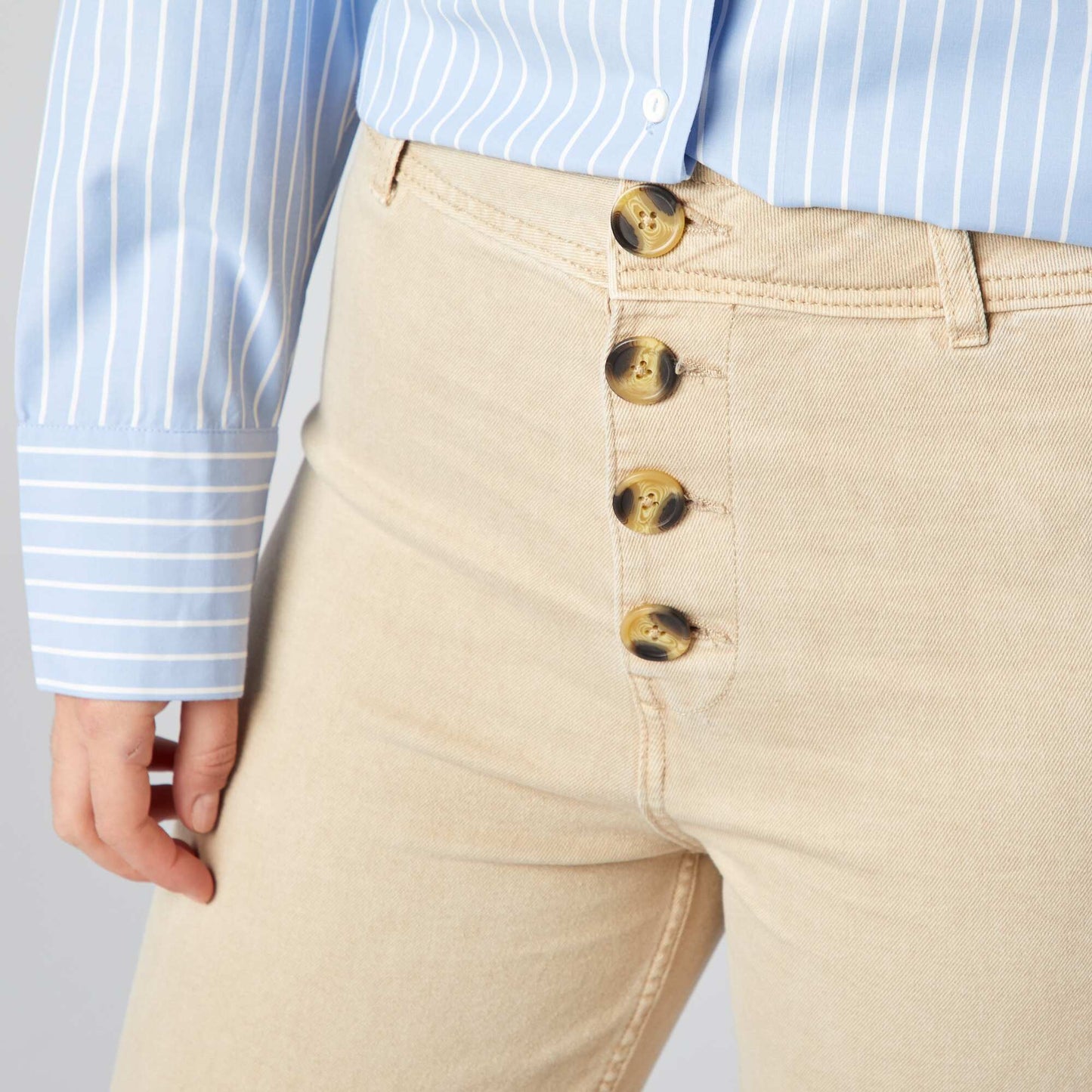 Jean large / wide leg ouverture par boutons fantaisies Beige