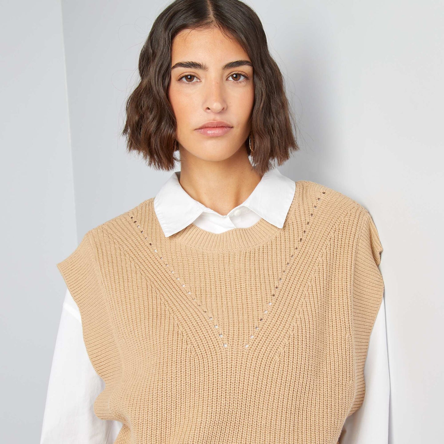 Pull sans manches col V Beige