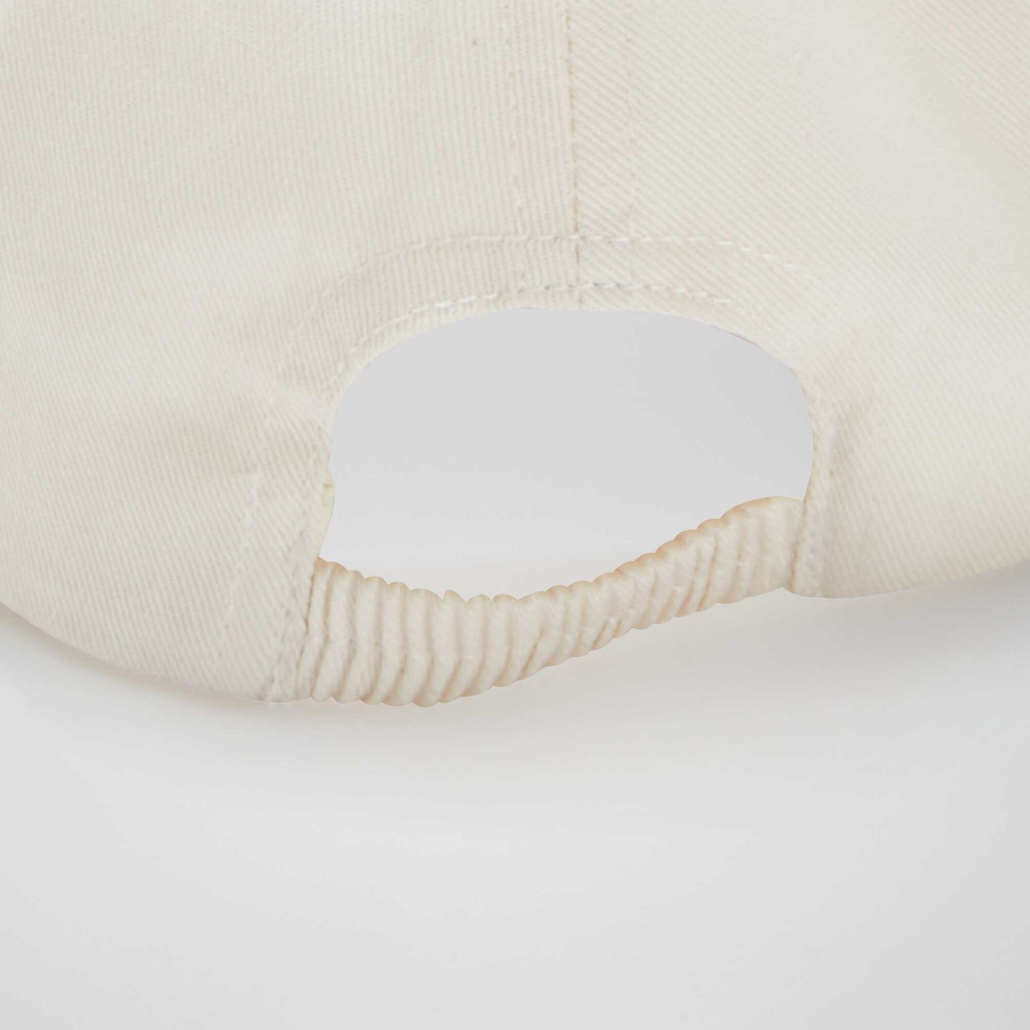 Casquette avec broderie 'fraise' BLANC