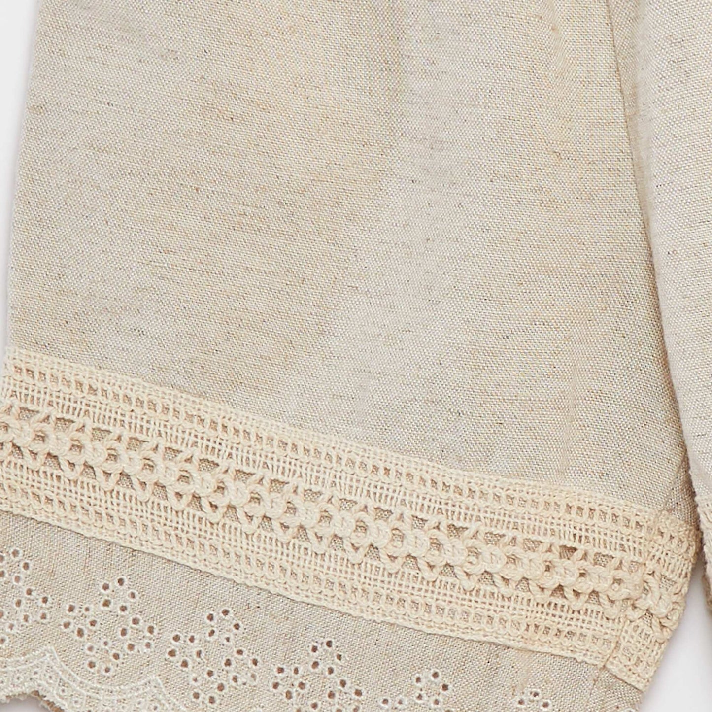 Pantalon avec détails brodés et en macramé BEIGE