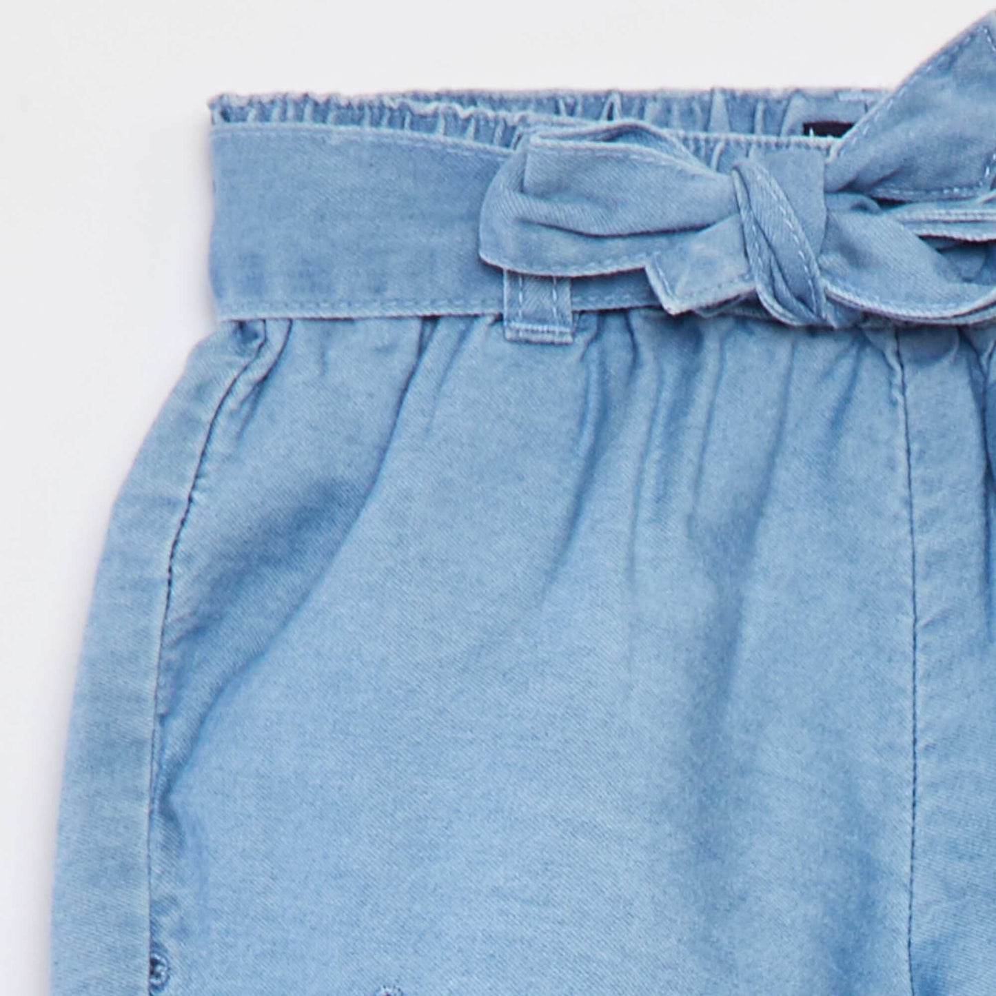 Short en denim brodé avec lien à nouer BLEU