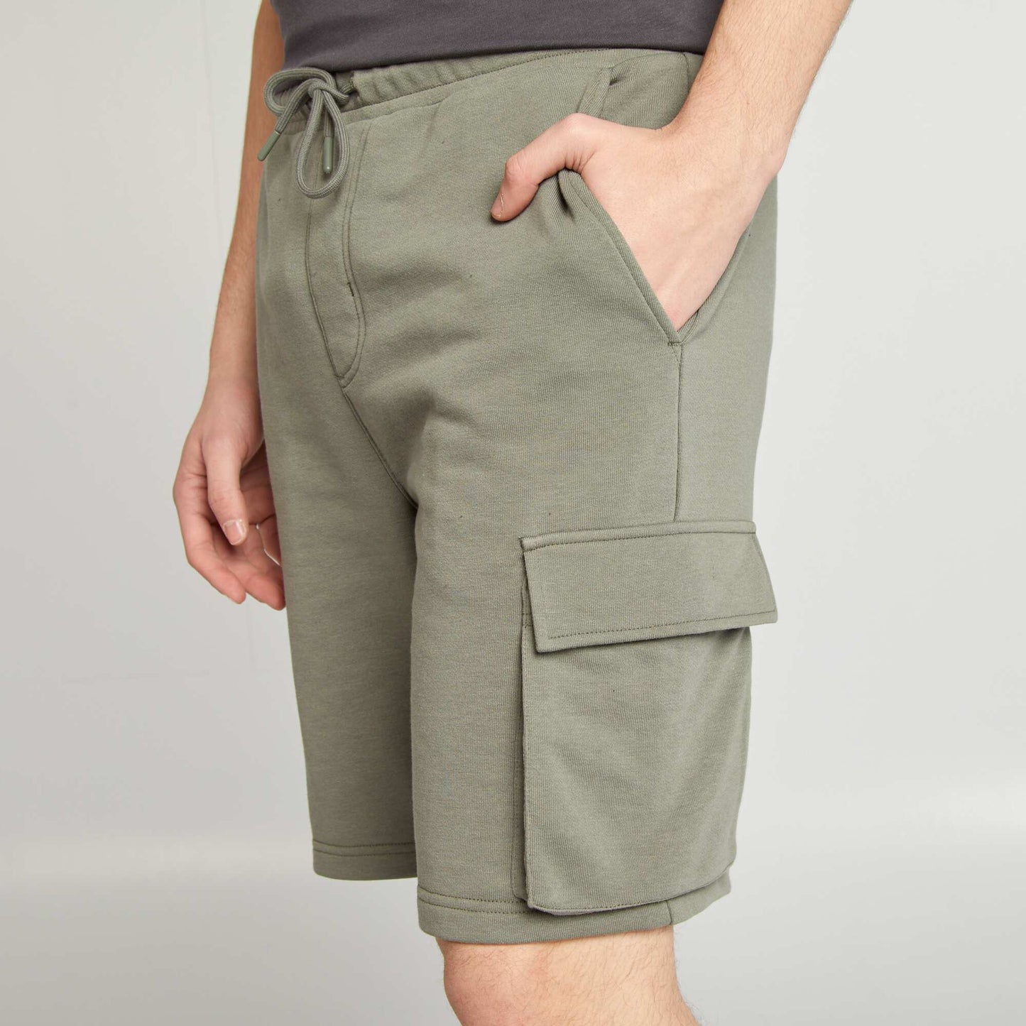 Short en molleton léger multipoches VERT