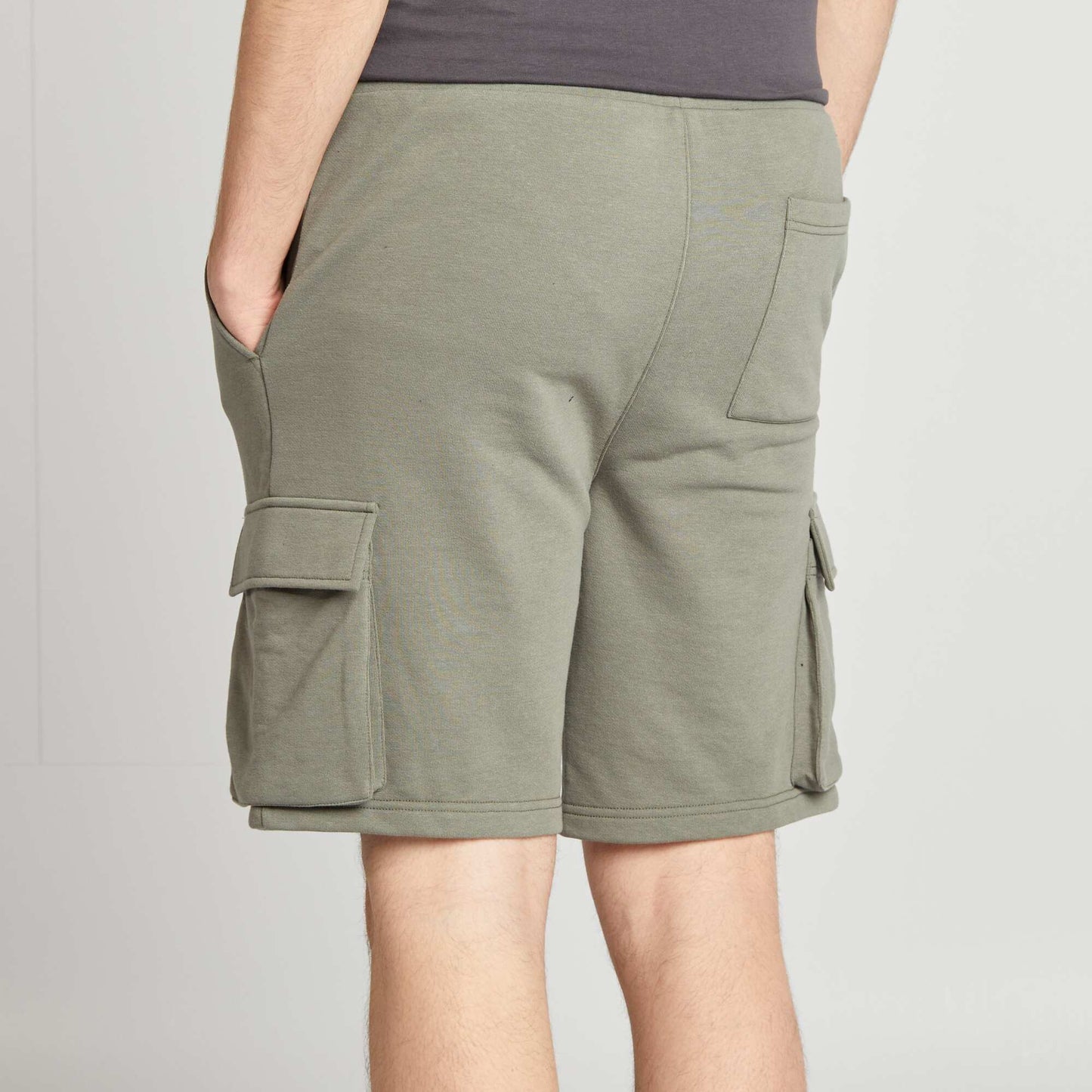 Short en molleton léger multipoches VERT