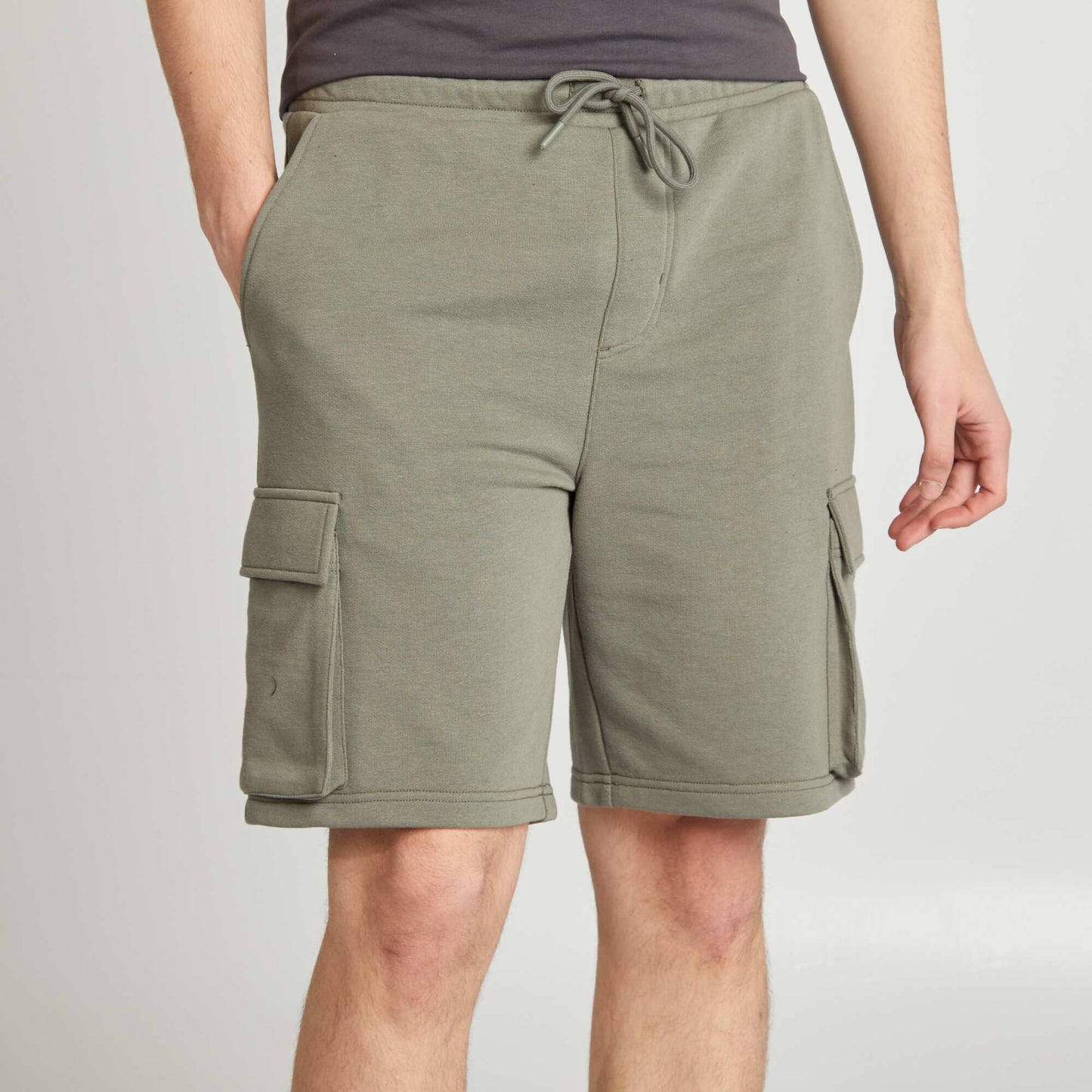 Short en molleton léger multipoches VERT