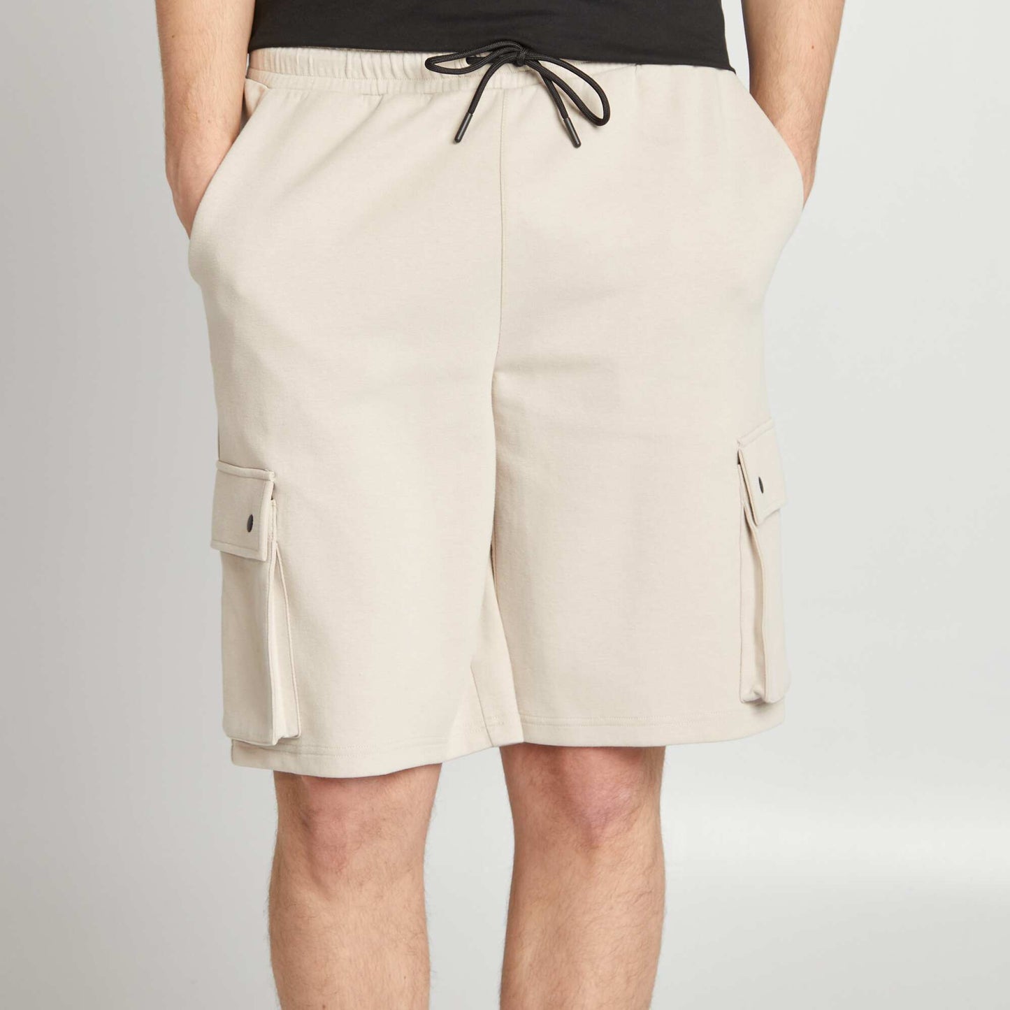 Short en molleton léger avec poches à rabats GRIS