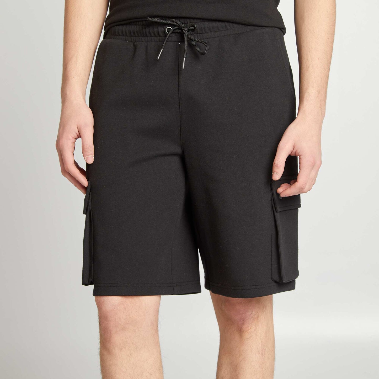Short en molleton léger avec poches à rabats NOIR