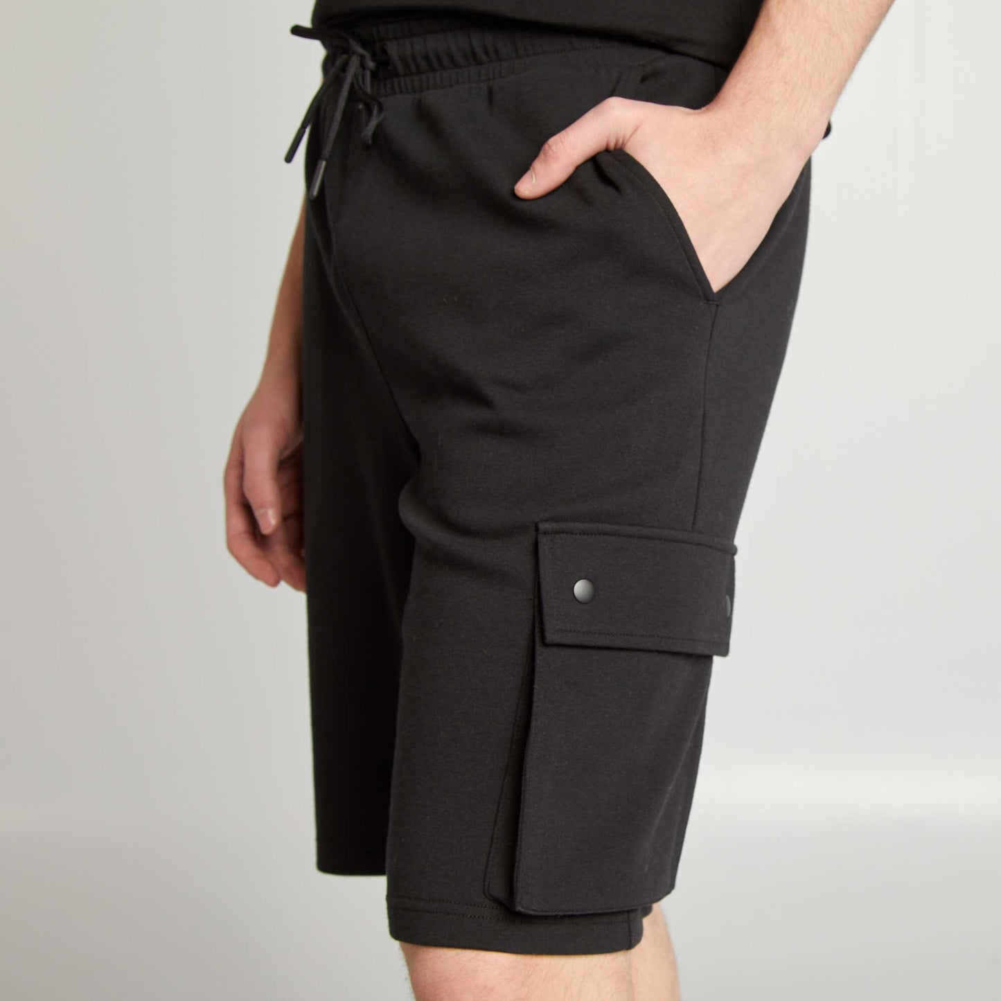 Short en molleton léger avec poches à rabats NOIR