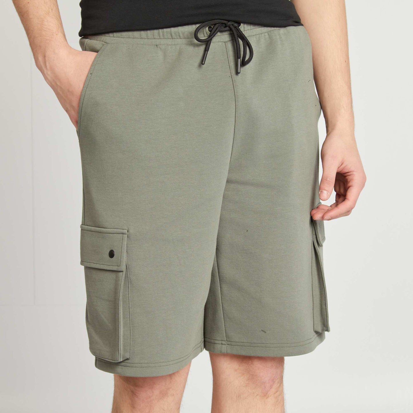 Short en molleton léger avec poches à rabats VERT