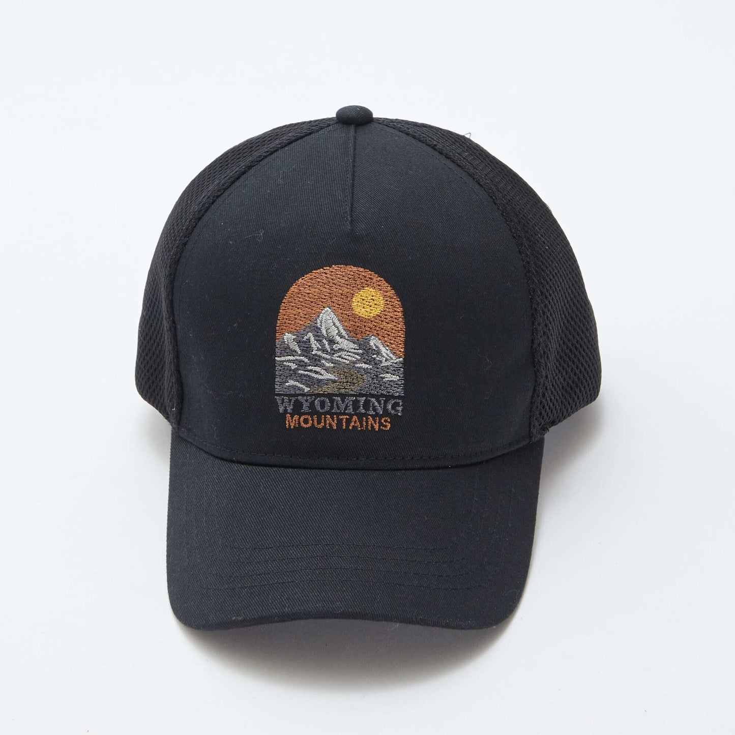 Casquette avec broderie NOIR