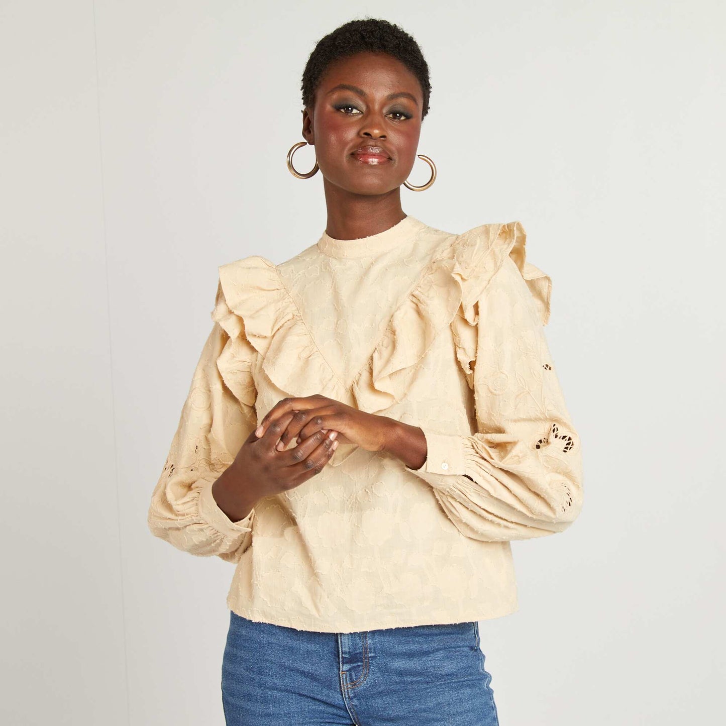 Blouse brodée avec volants Beige