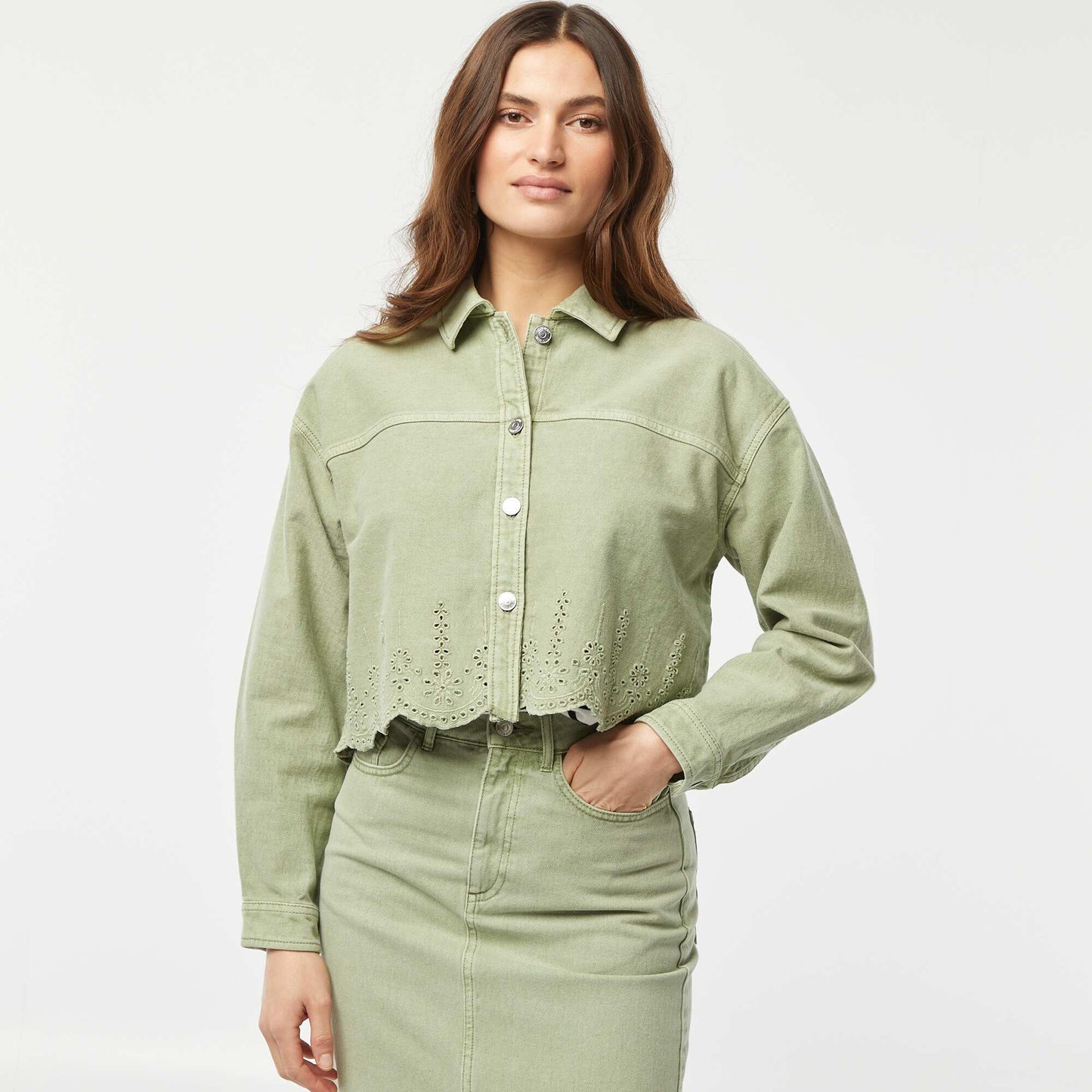 Veste en denim avec broderies VERT