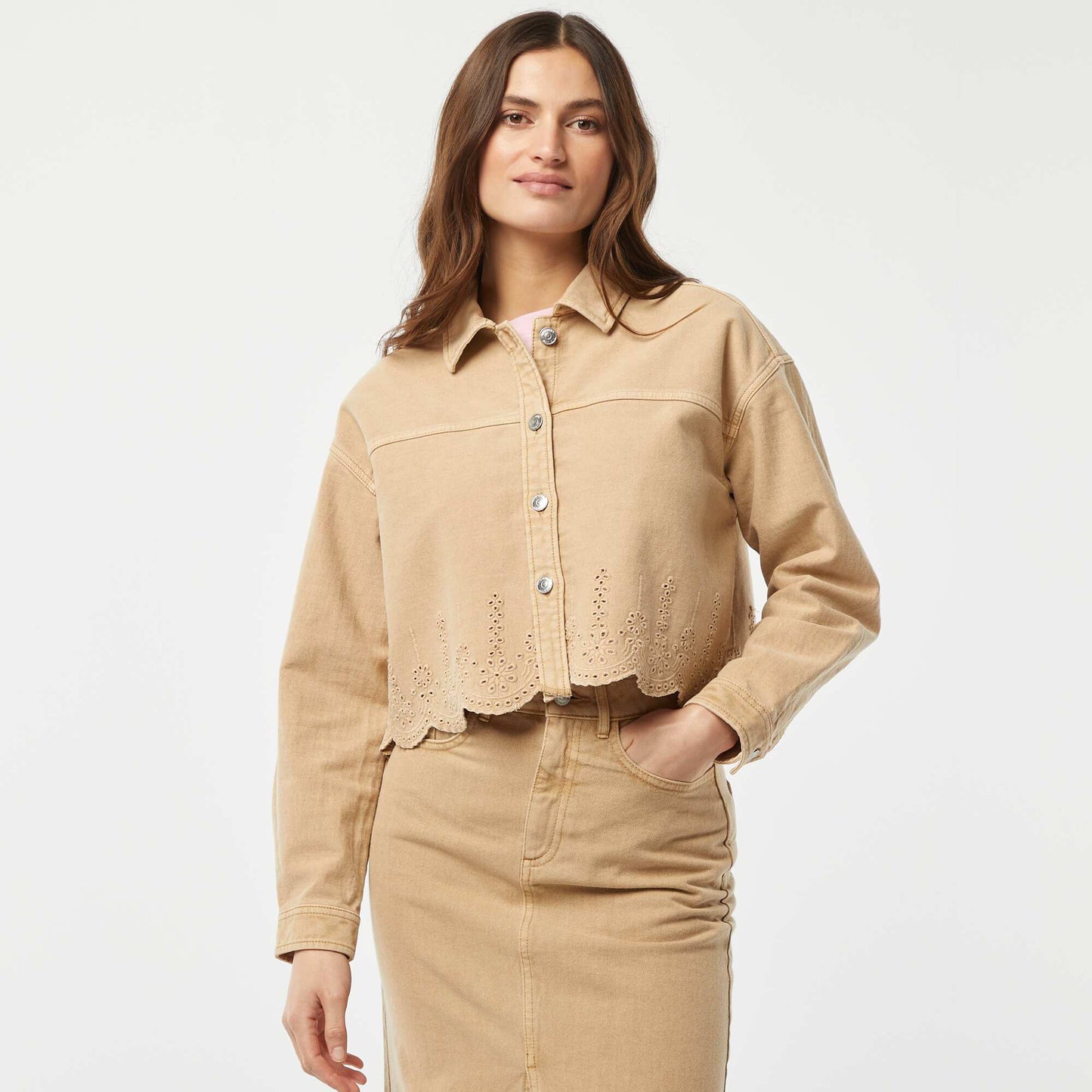Veste en denim avec broderies MARRON
