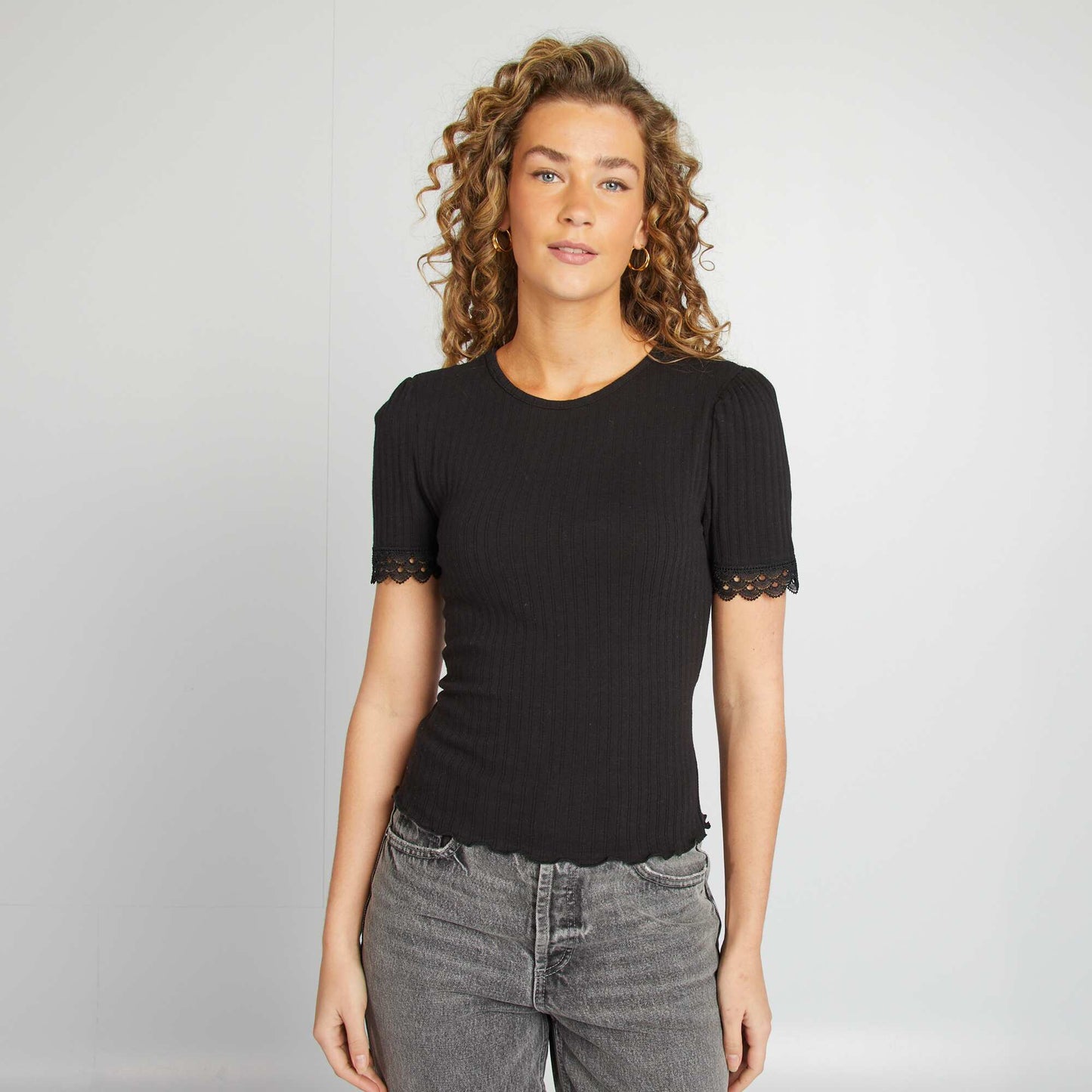 T-shirt manches courtes brodées NOIR