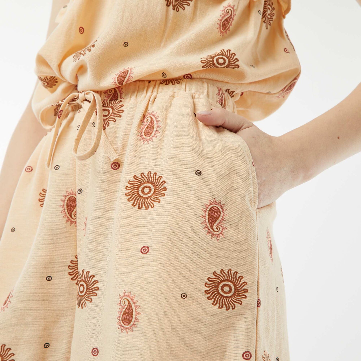 Short en lin mélangé avec 2 poches BEIGE