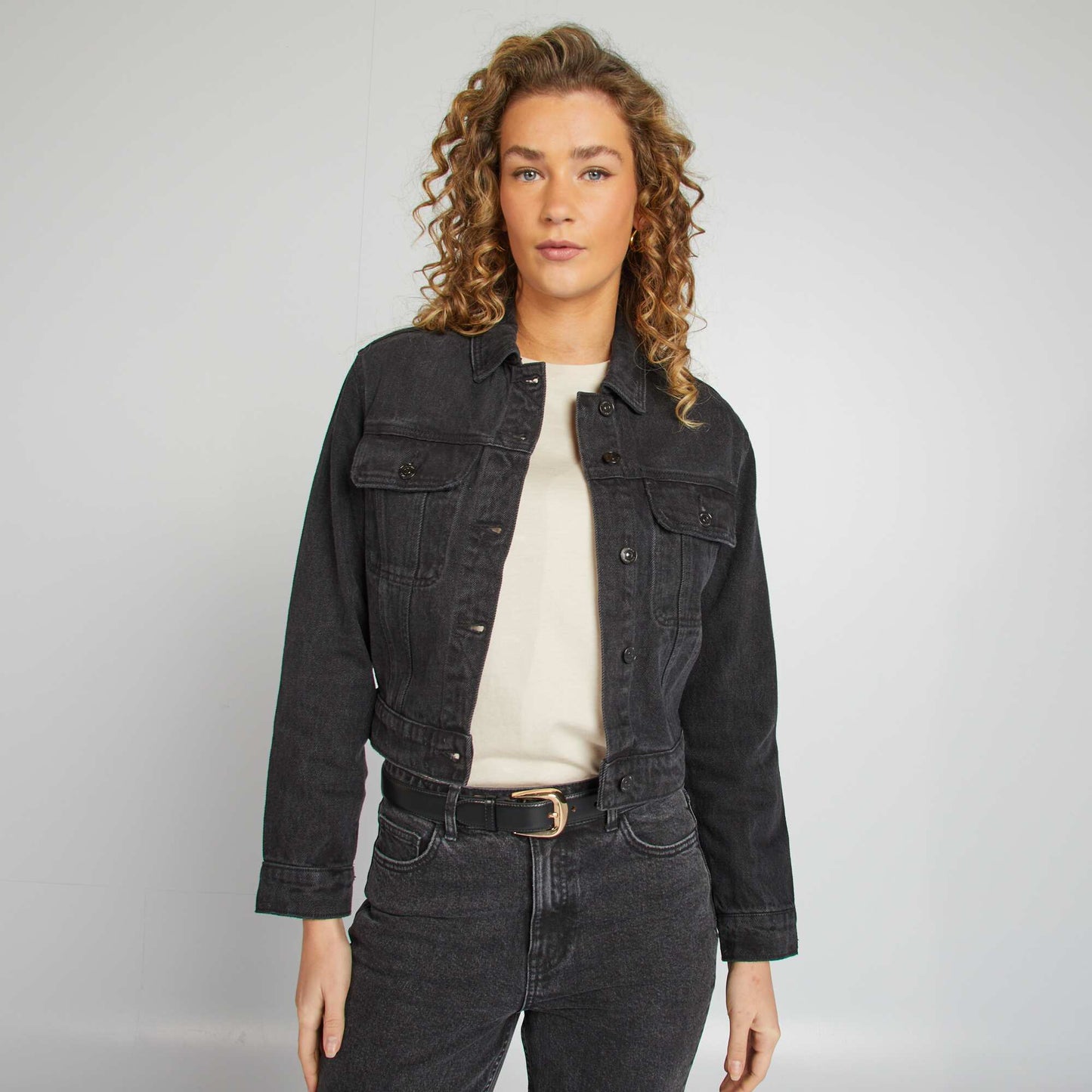 Veste en jean à manches longues avec poches poitrines à rabats GRIS