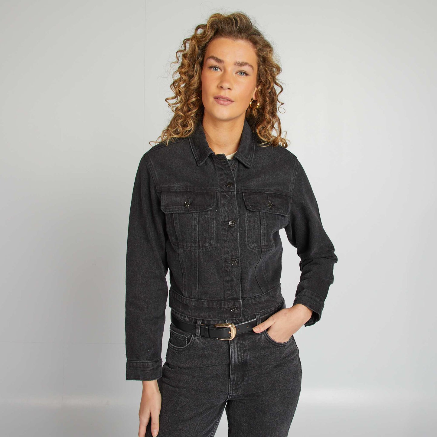 Veste en jean à manches longues avec poches poitrines à rabats GRIS