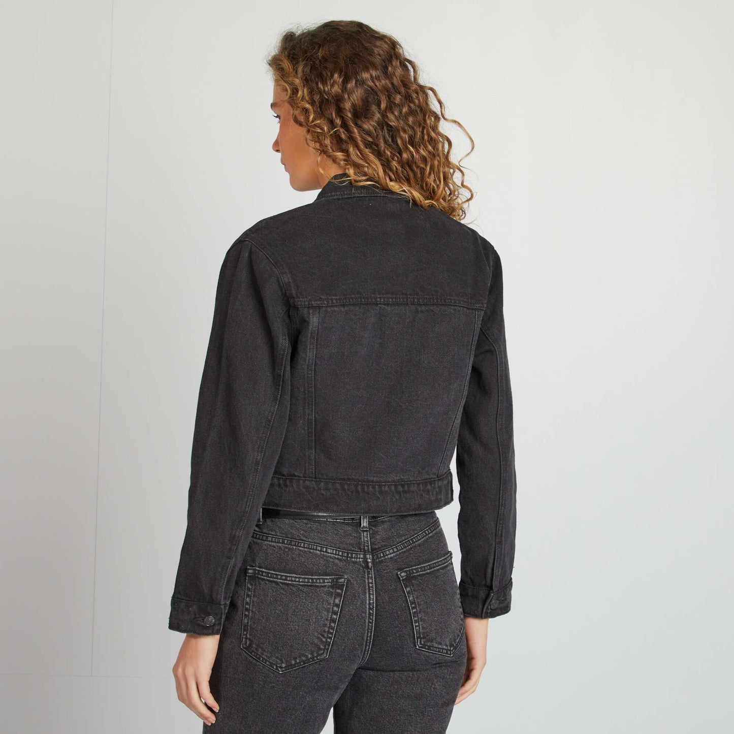 Veste en jean à manches longues avec poches poitrines à rabats GRIS